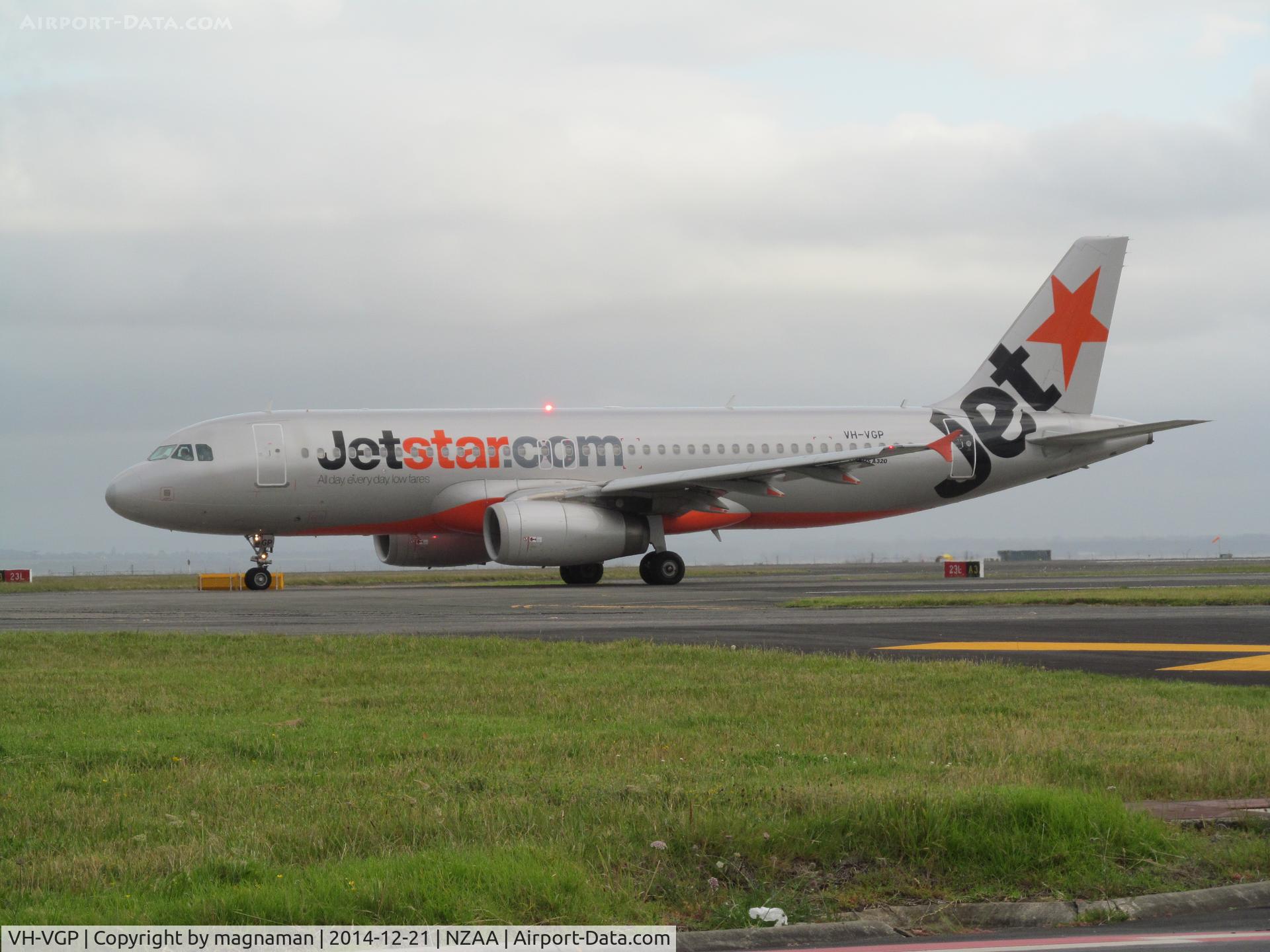 VH-VGP, 2010 Airbus A320-232 C/N 4343, Taxy out for departure