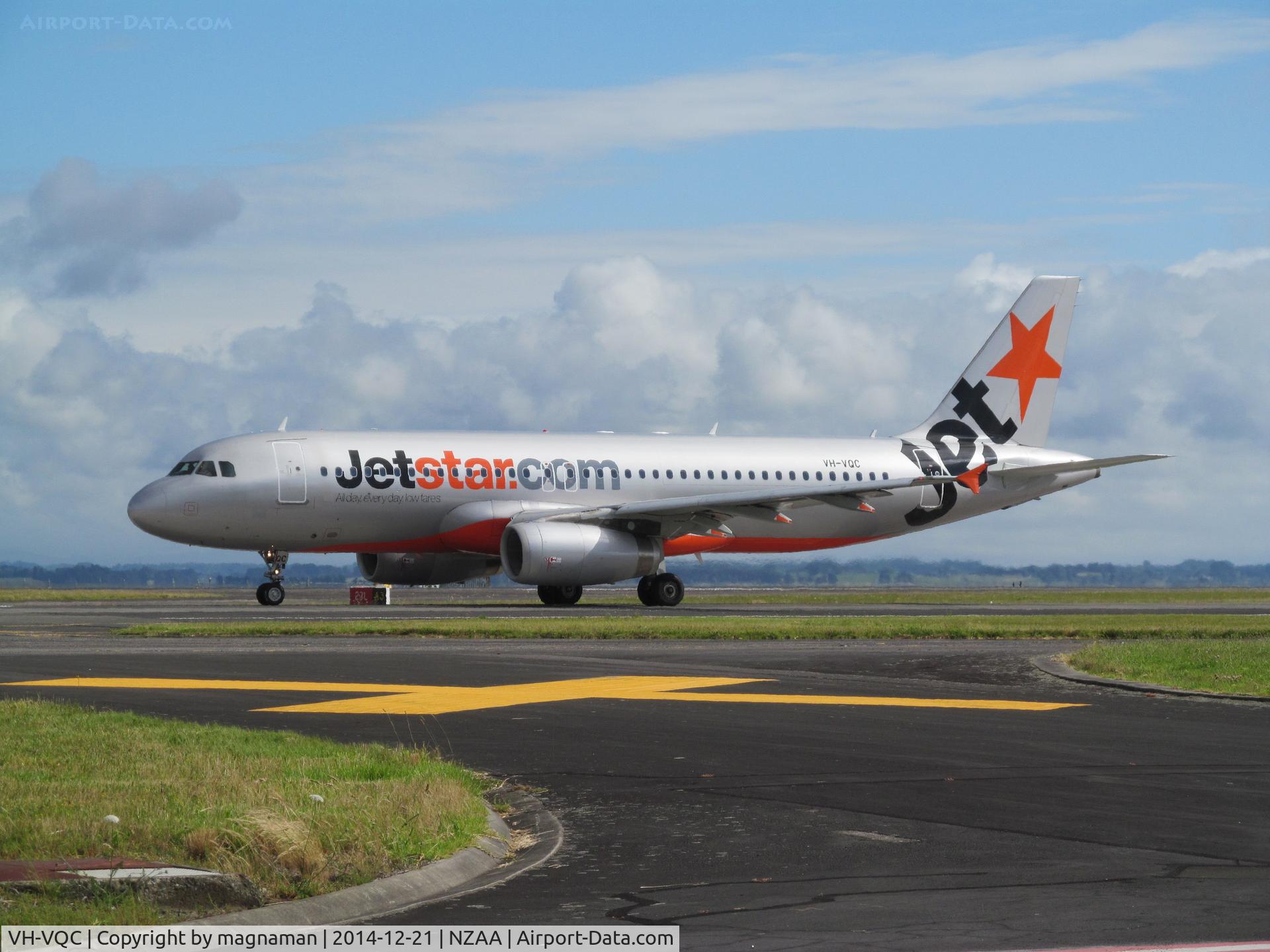 VH-VQC, 2008 Airbus A320-232 C/N 3668, Taxying out for departure