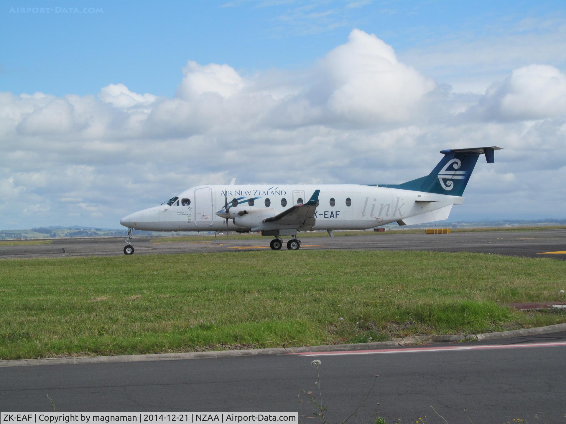 ZK-EAF, 2001 Raytheon 1900D C/N UE-429, taxy out for departure