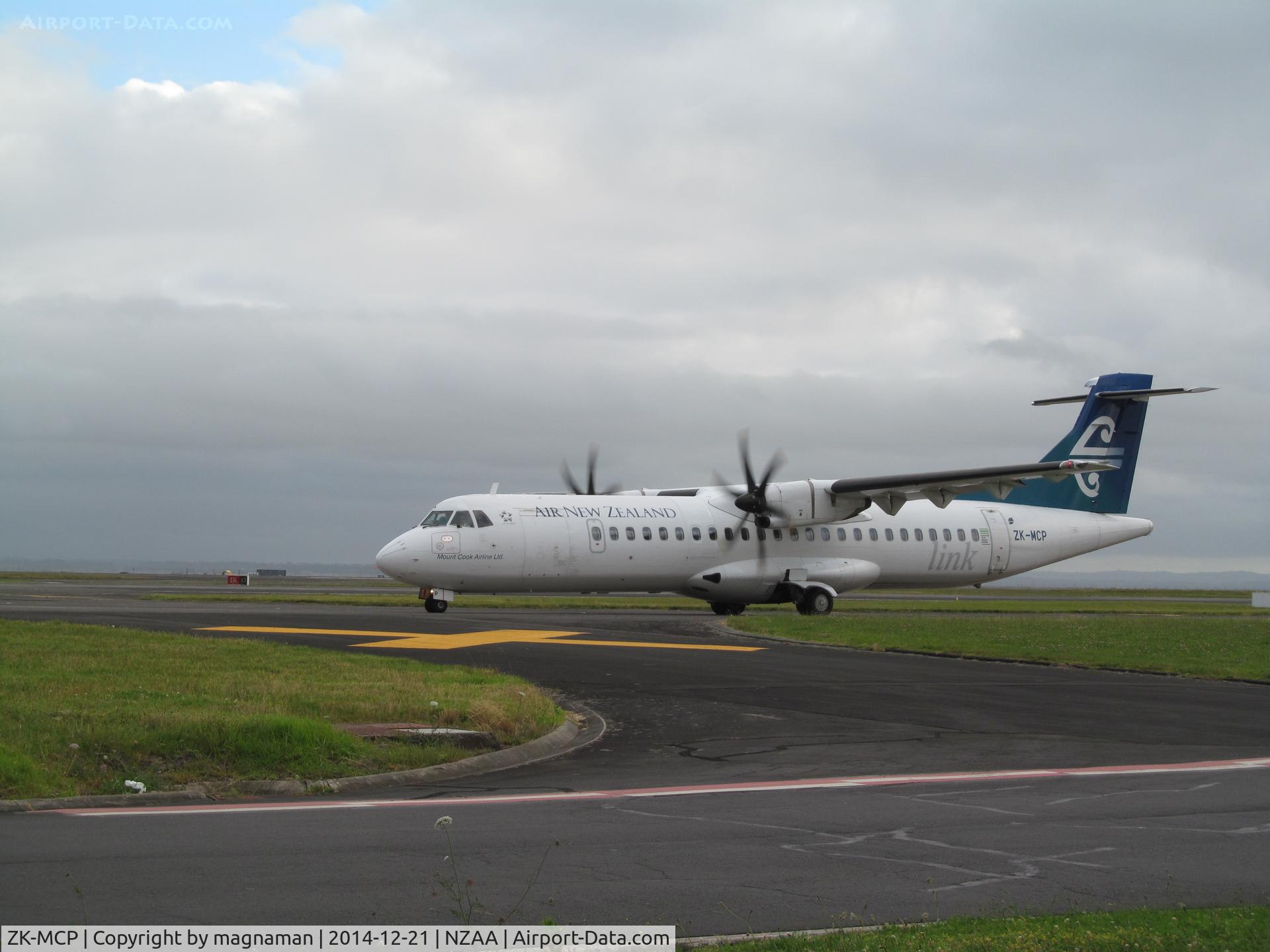 ZK-MCP, 2000 ATR 72-212A C/N 630, taxy way