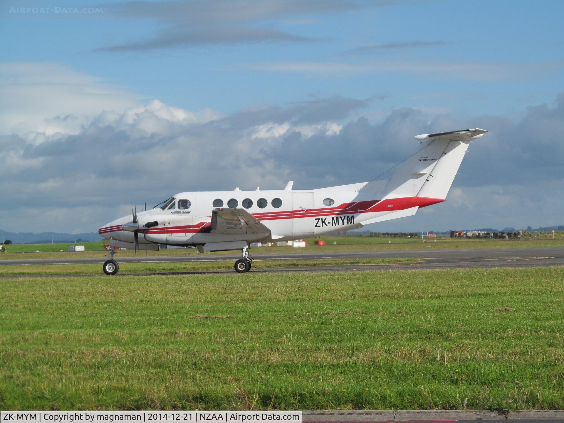 ZK-MYM, 1993 Beech B200 King Air C/N BB-1466, taxying to stand