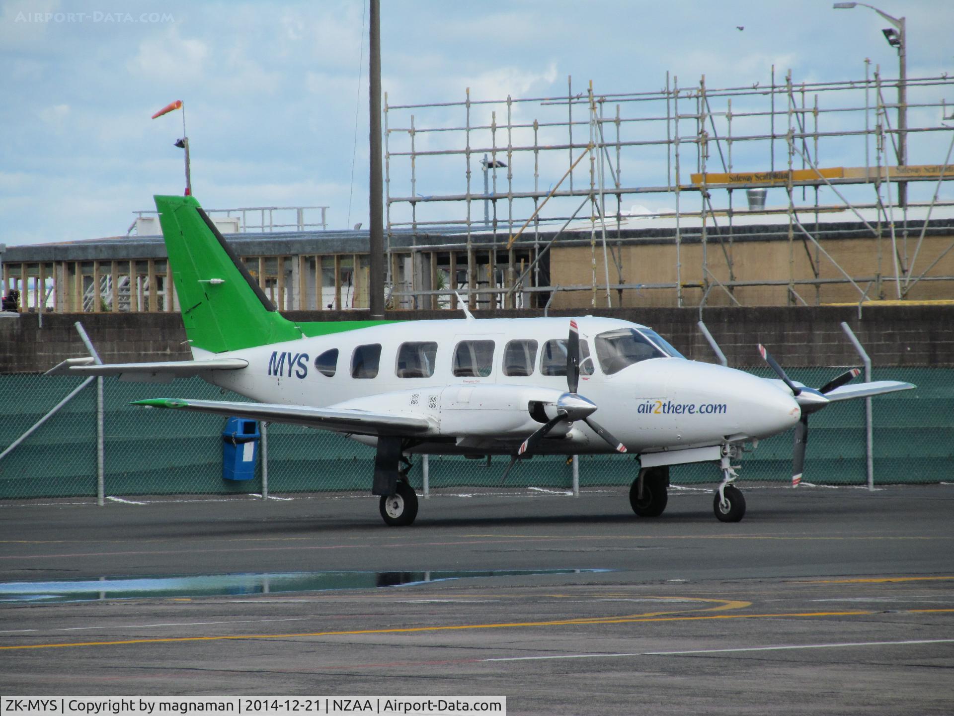 ZK-MYS, 1976 Piper PA-31-350 Chieftain C/N 31-7652032, on domestic ramp from car park
