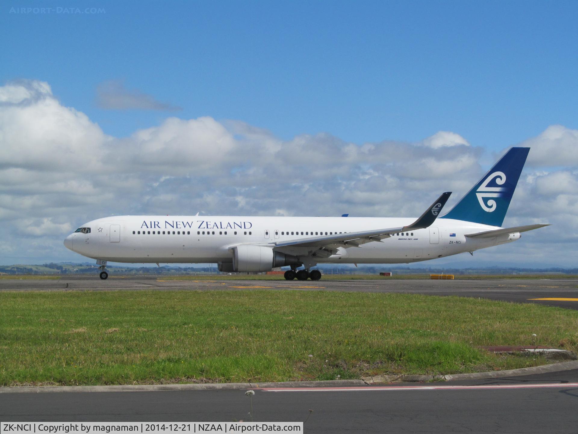 ZK-NCI, 1994 Boeing 767-319 C/N 26913, taxy for departure