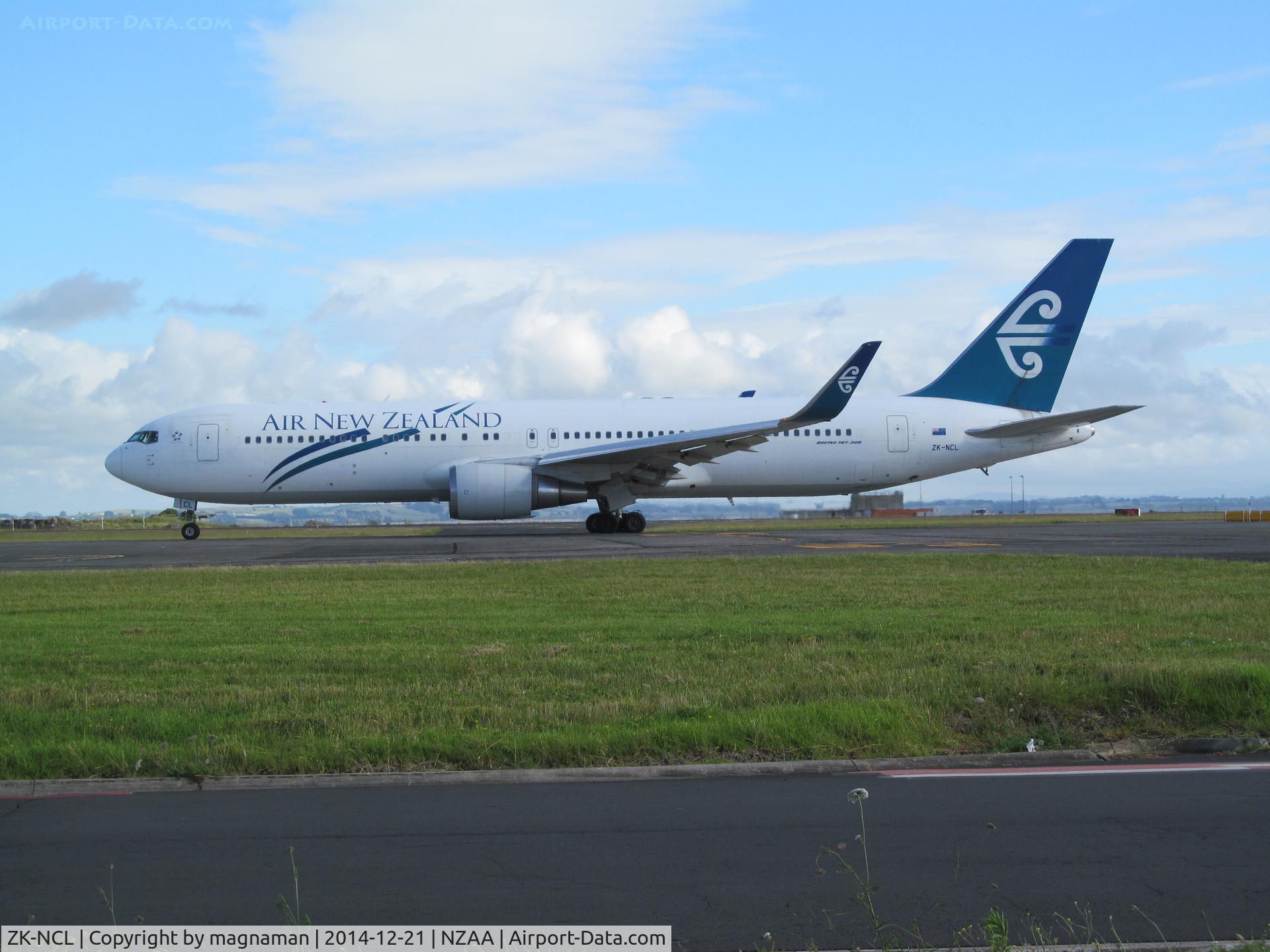 ZK-NCL, 1997 Boeing 767-319/ER C/N 28745, taxy for departure