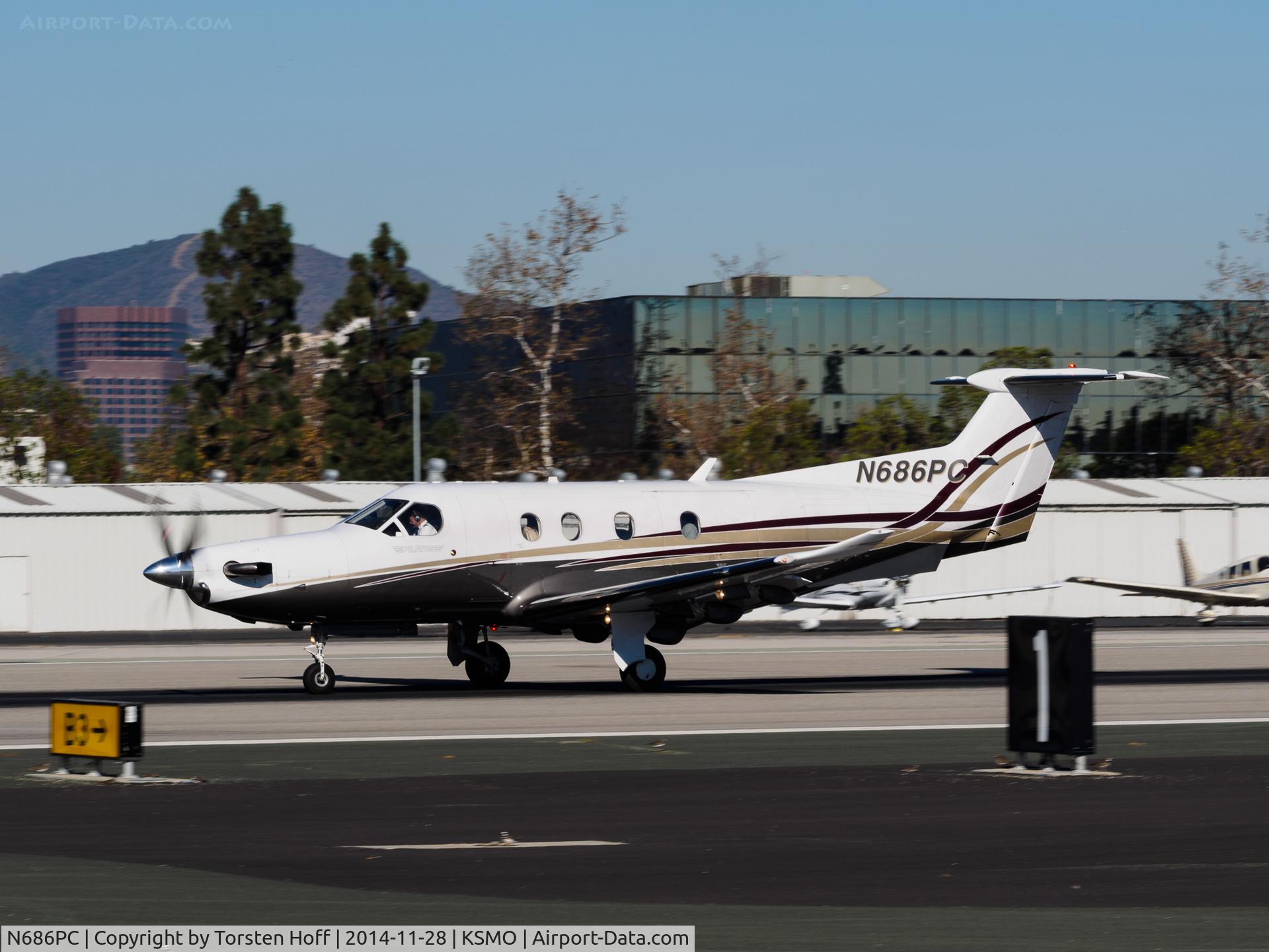 N686PC, 2005 Pilatus PC-12/47 C/N 686, N686PC departing from RWY 21