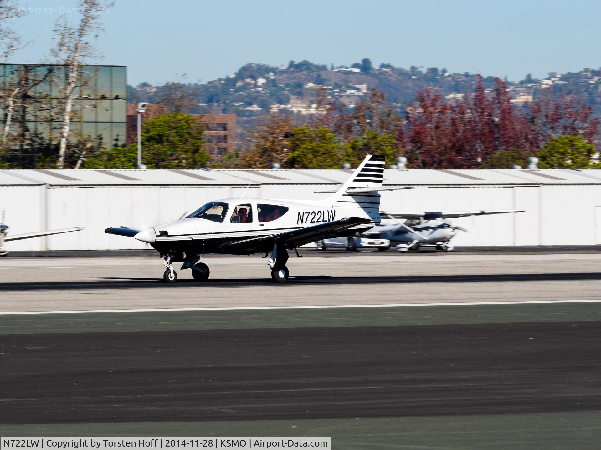 N722LW, 1976 Rockwell International 114 Commander C/N 14062, N722LW departing from RWY 21