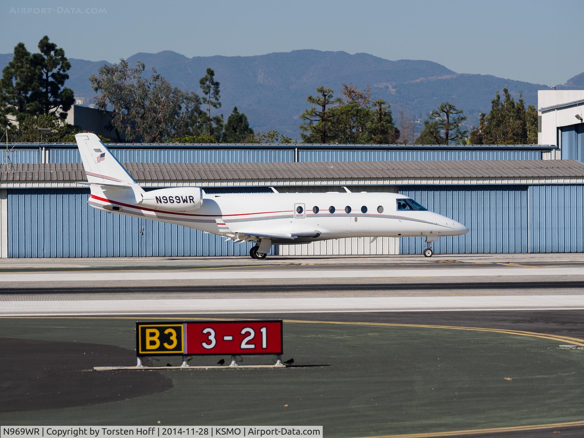 N969WR, 2007 Israel Aircraft Industries Gulfstream G150 C/N 218, N969WR taxiing