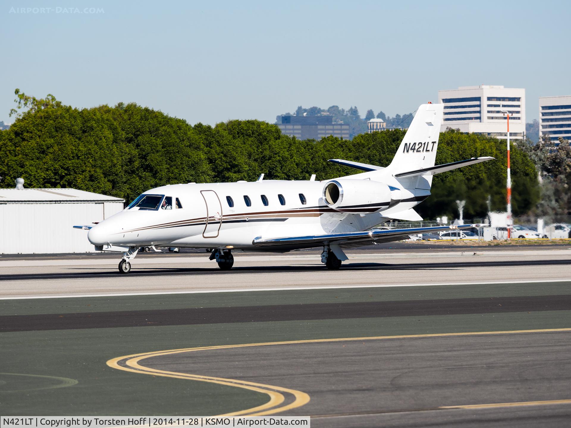 N421LT, 1995 Cessna C560 C/N 560-0311, N421LT departing from RWY 21