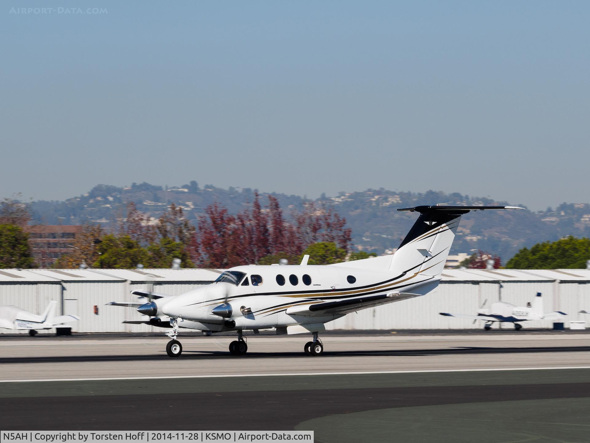 N5AH, 1980 Beech F90 King Air C/N LA-53, N5AH departing from RWY 21