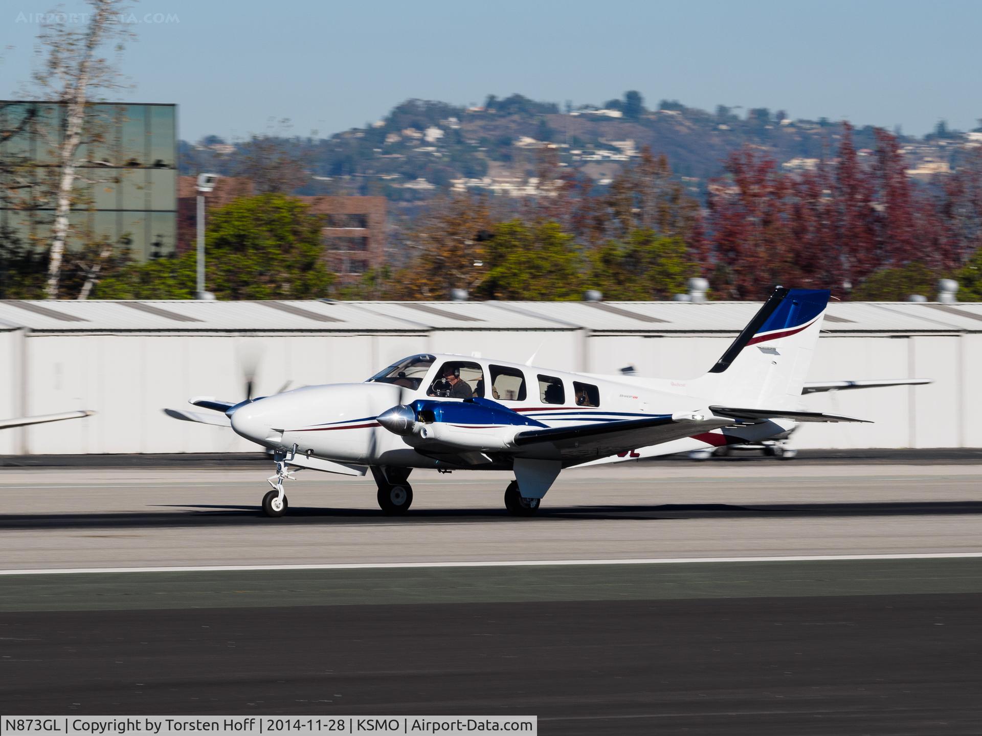 N873GL, 2014 Beechcraft 58 Baron C/N TH-2416, N873GL departing from RWY 21