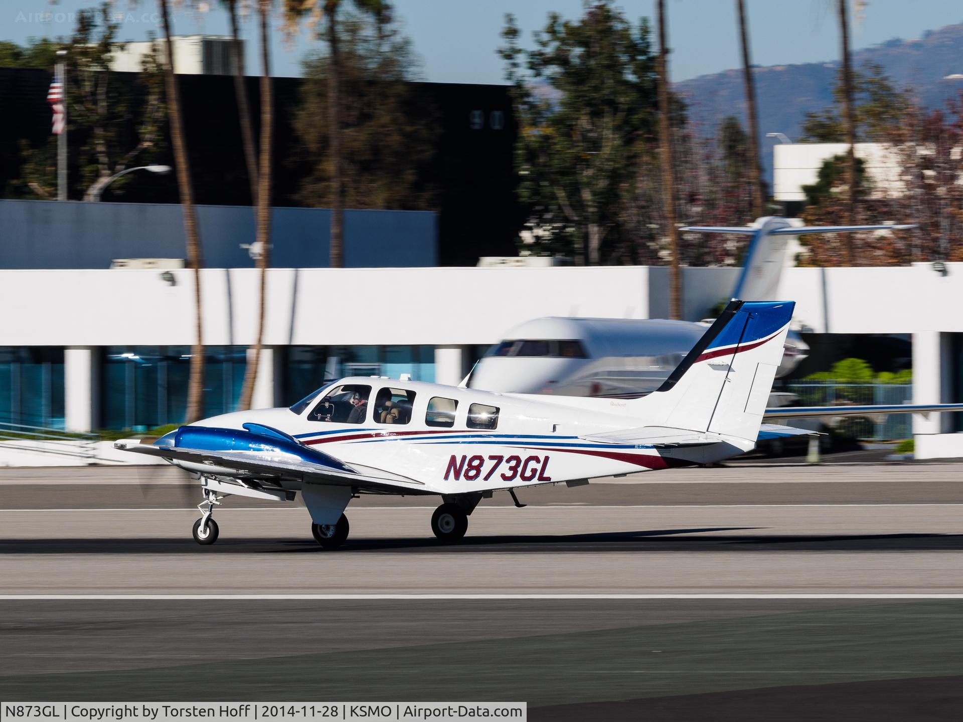 N873GL, 2014 Beechcraft 58 Baron C/N TH-2416, N873GL departing from RWY 21