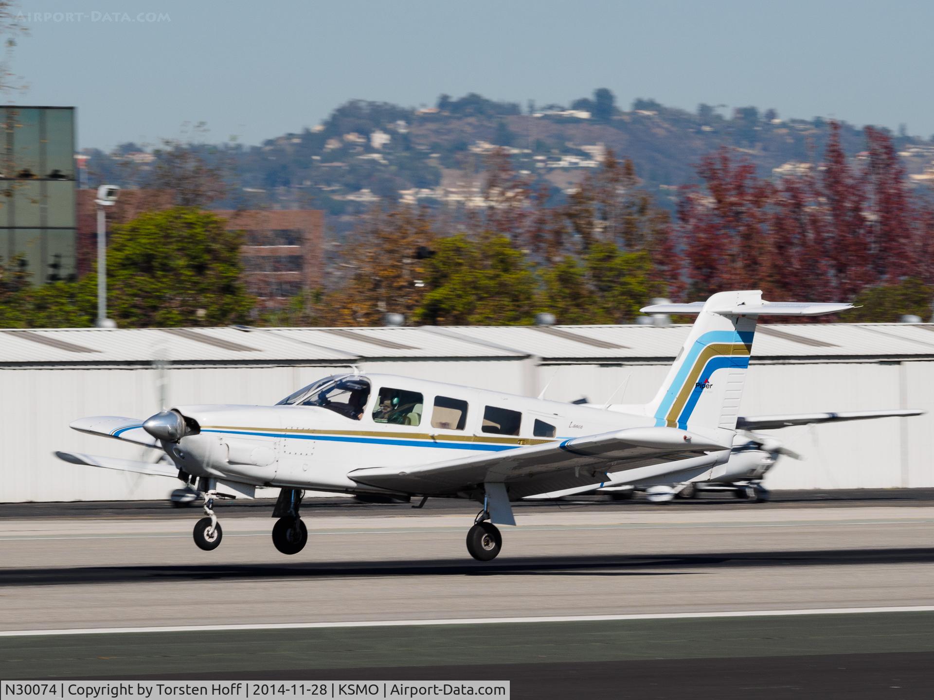 N30074, 1978 Piper PA-32RT-300 C/N 32R-7885083, N30074 arriving on RWY 21