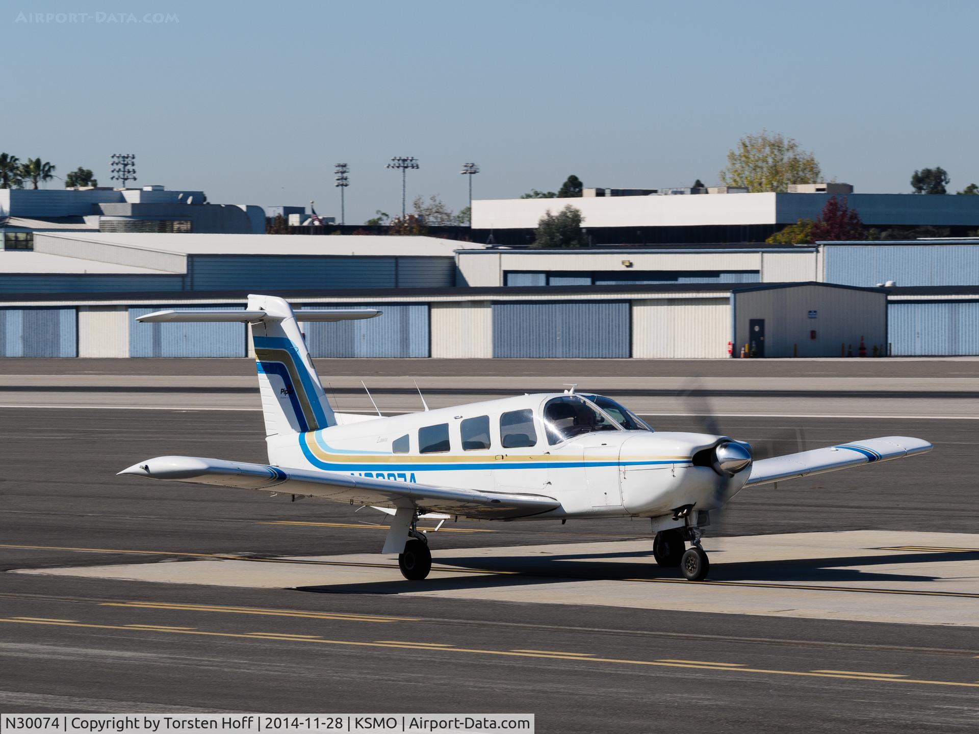 N30074, 1978 Piper PA-32RT-300 C/N 32R-7885083, N30074 taxiing
