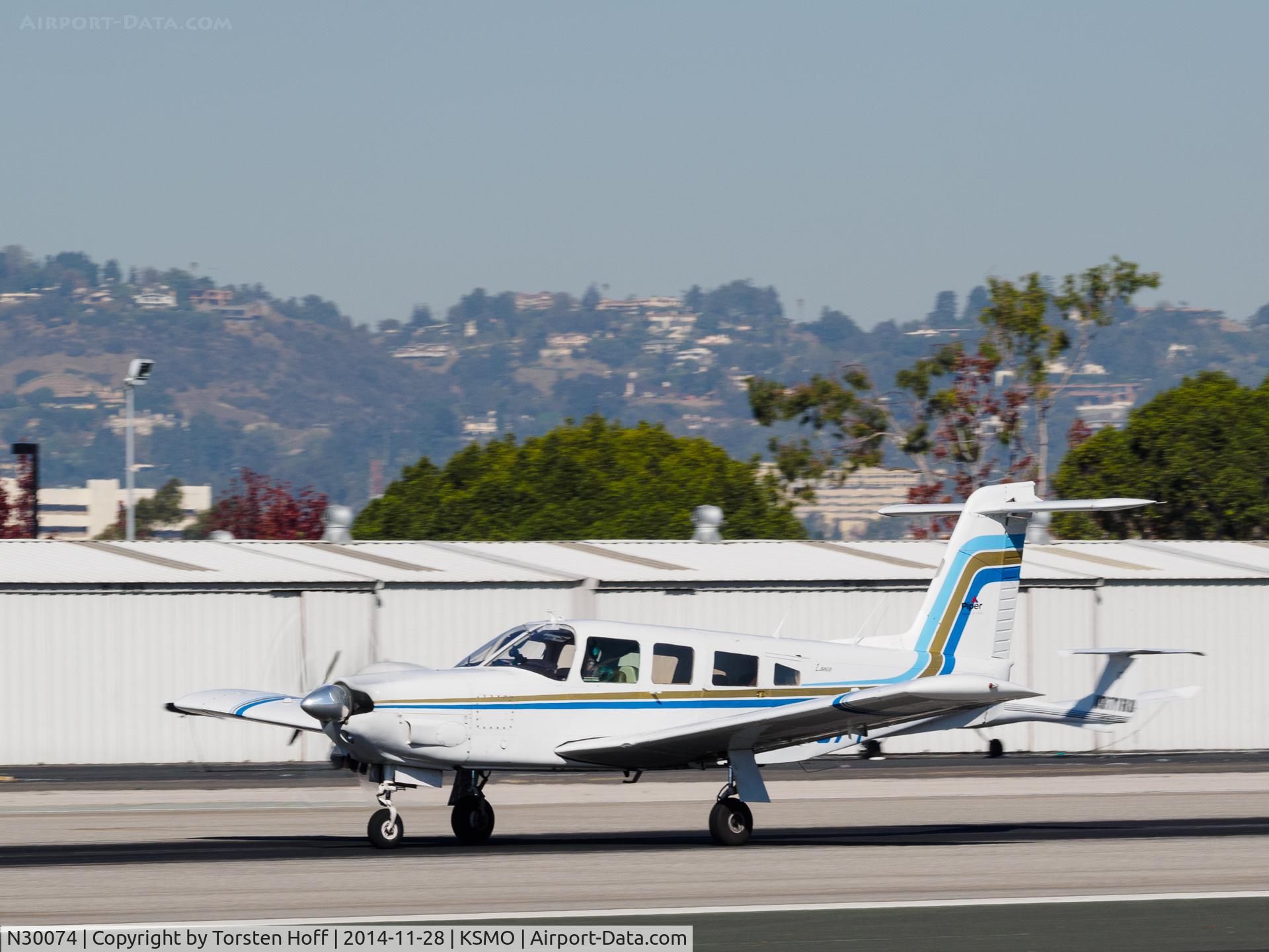 N30074, 1978 Piper PA-32RT-300 C/N 32R-7885083, N30074 departing from RWY 21