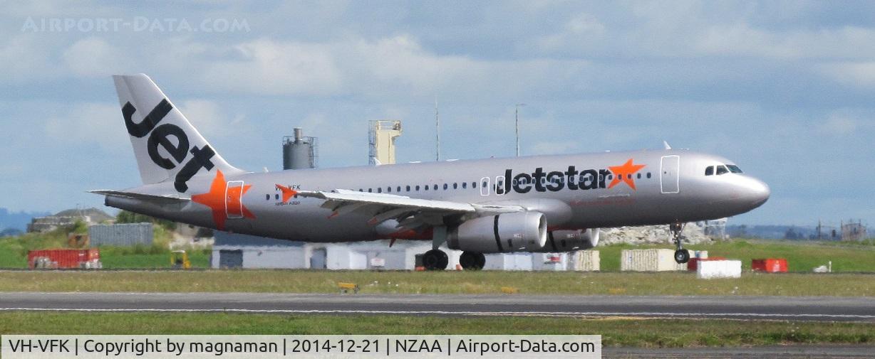 VH-VFK, 2012 Airbus A320-232 C/N 5334, landing at NZAA