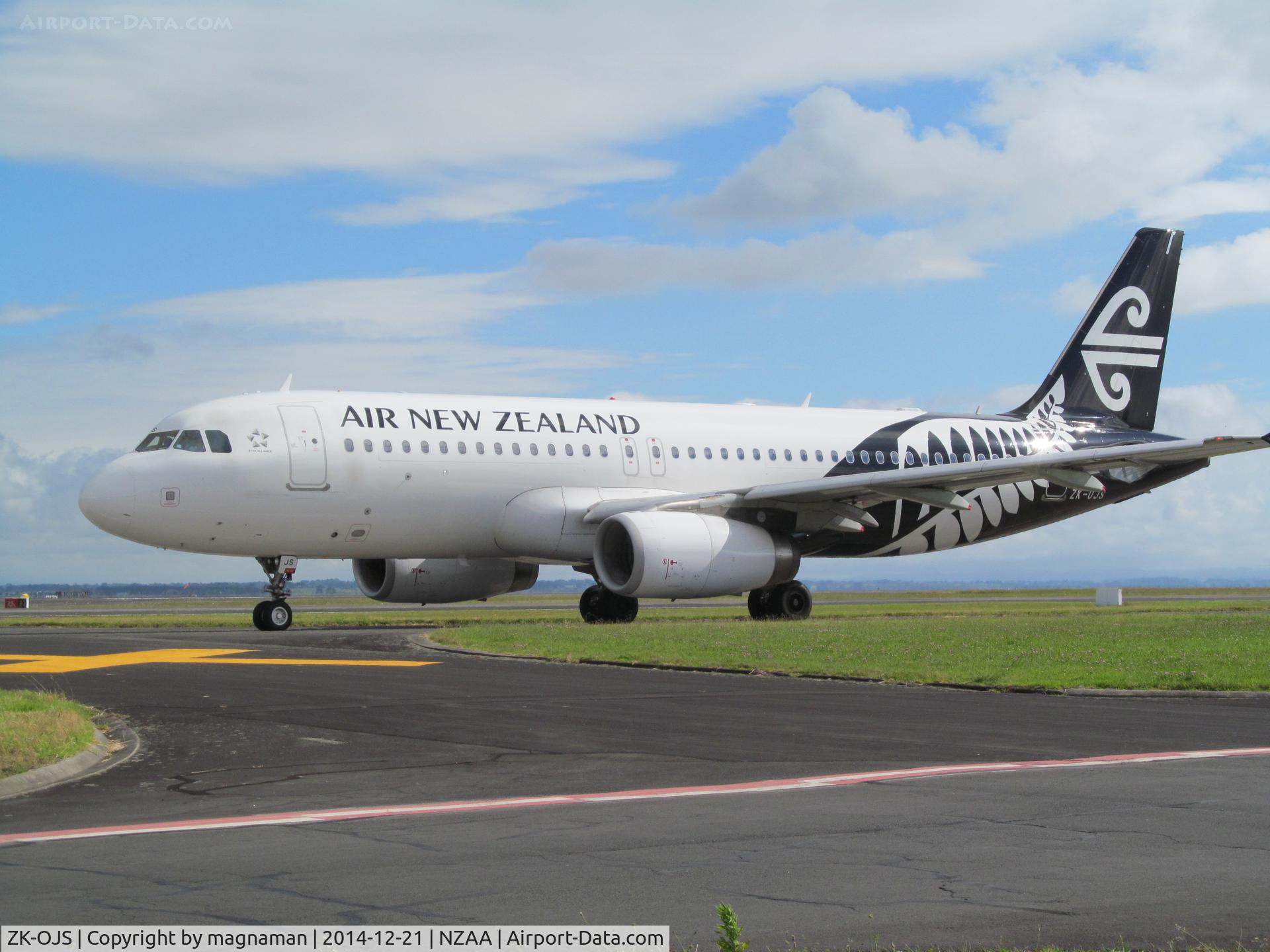 ZK-OJS, 2011 Airbus A320-232 C/N 4926, taxying for take off