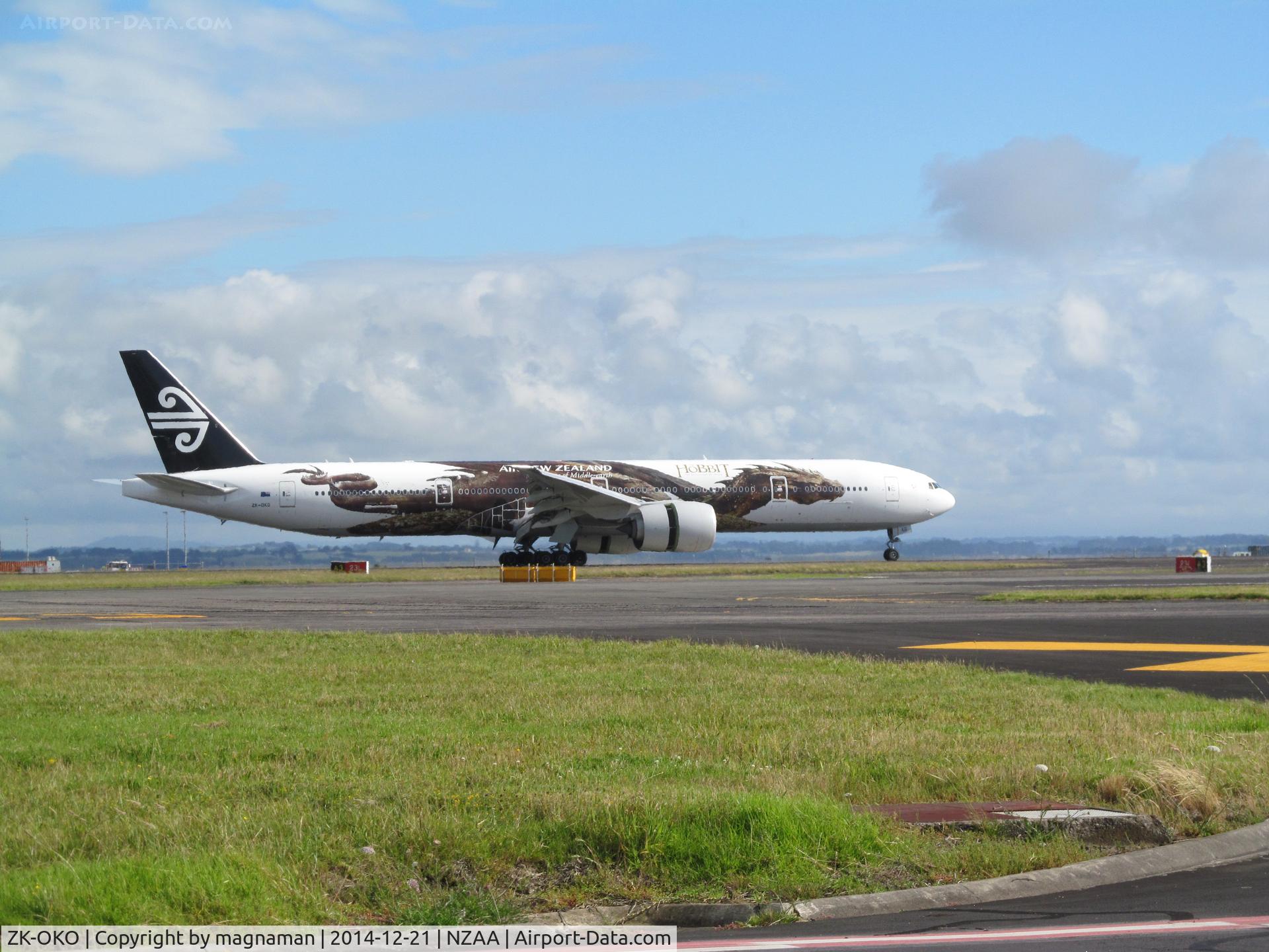 ZK-OKO, 2011 Boeing 777-306/ER C/N 38407, dragon landing