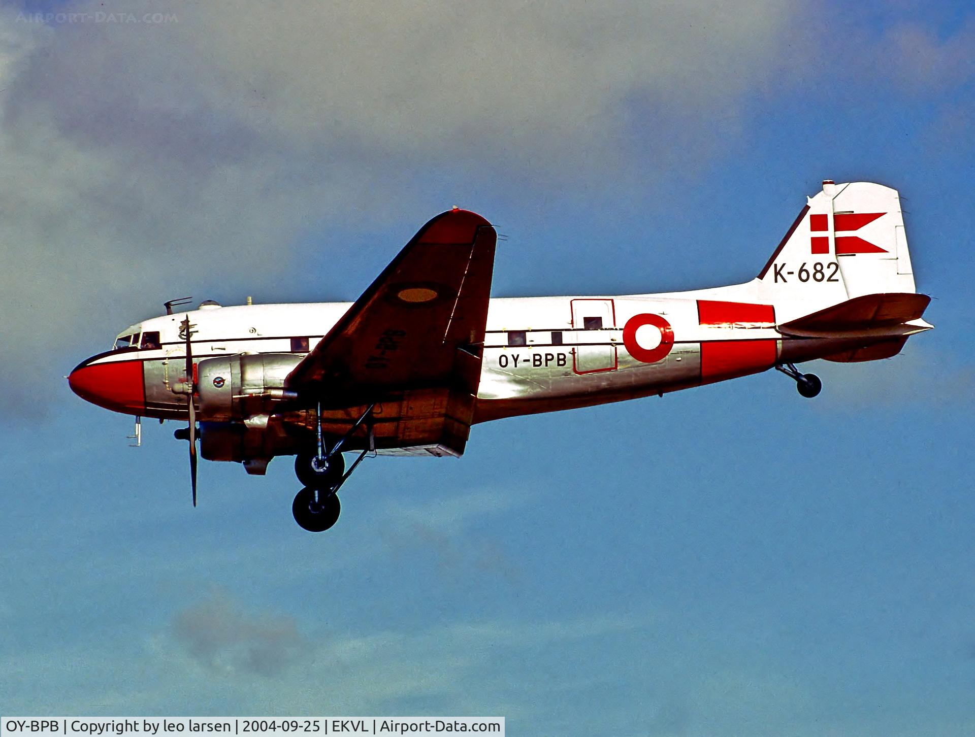 OY-BPB, 1943 Douglas C-47A-85-DL (DC-3A) Skytrain C/N 20019, Værløse Air Force Base 25.9.04
