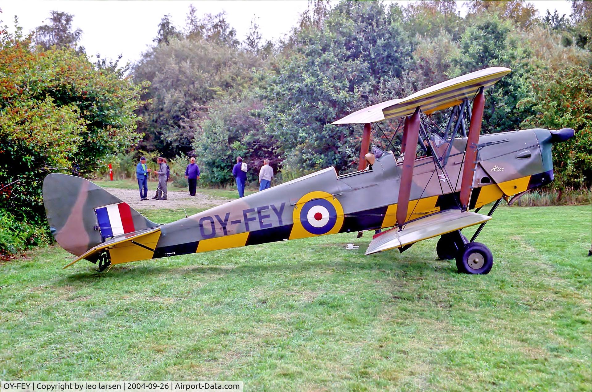 OY-FEY, 1941 De Havilland DH-82A Tiger Moth II C/N 84197, Avedøre 26.9.04