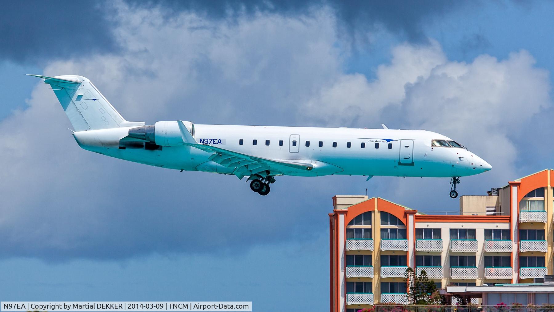 N97EA, 1993 Canadair CRJ-100ER (CL-600-2B19) C/N 7027, landing sxm