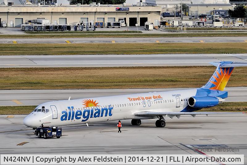N424NV, 1986 McDonnell Douglas MD-83 (DC-9-83) C/N 49421, Ft. Lauderdale