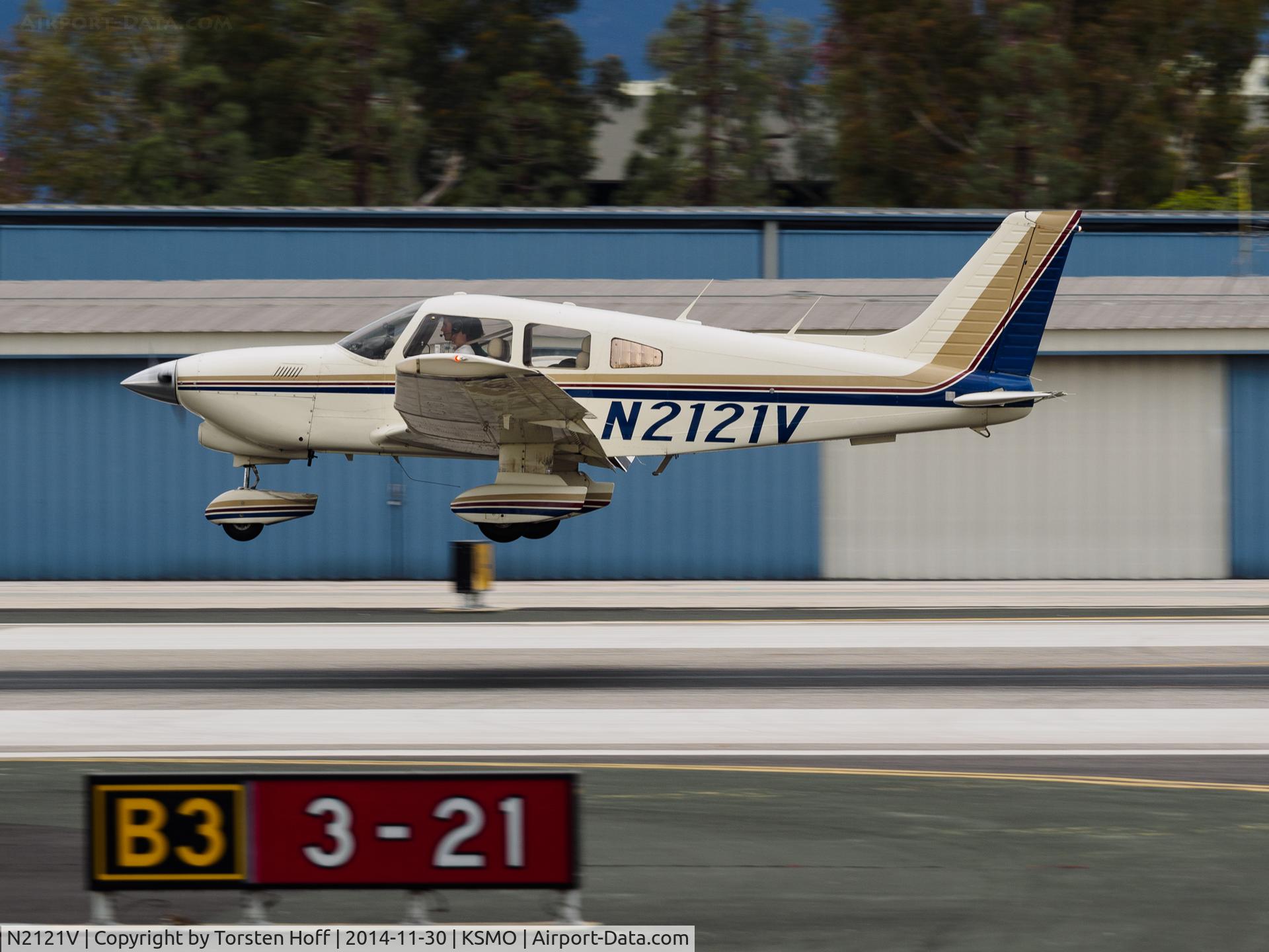 N2121V, 1979 Piper PA-28-201T Turbo Dakota C/N 28-7921004, N2121V arriving on RWY 21