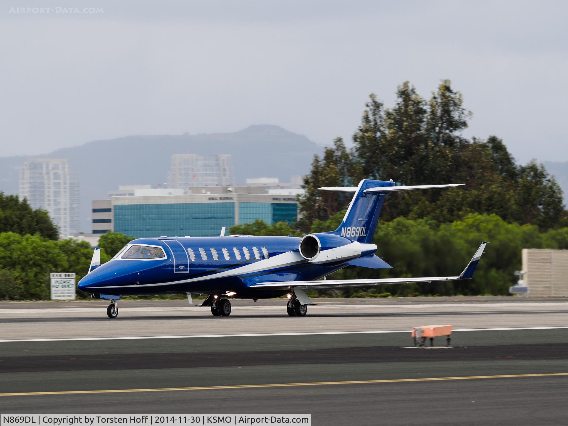 N869DL, 2000 Learjet Inc 45 C/N 113, N869DL departing from RWY 21