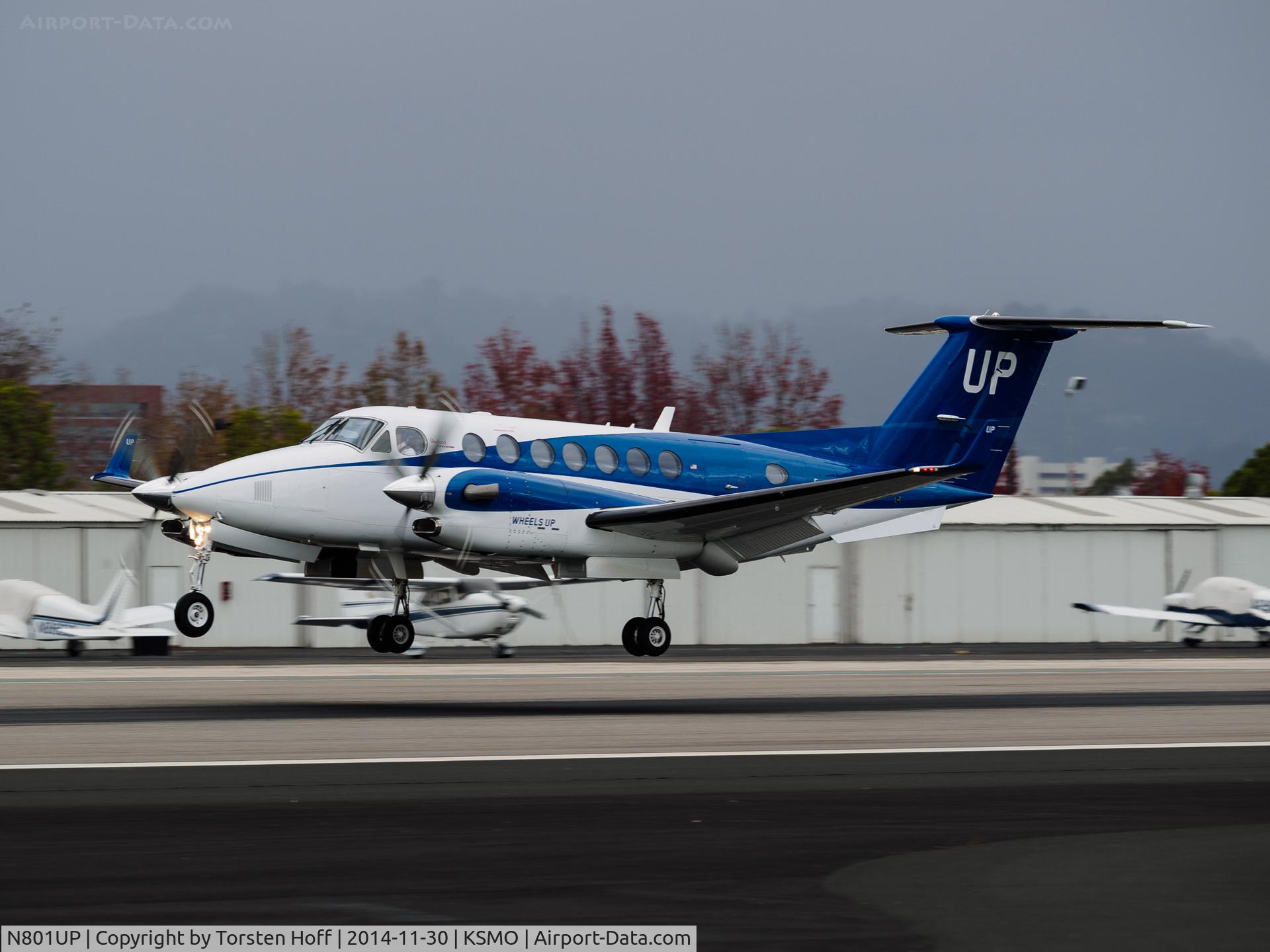 N801UP, 2013 Beech B300 350i King Air C/N FL-884, N801UP arriving on RWY 21
