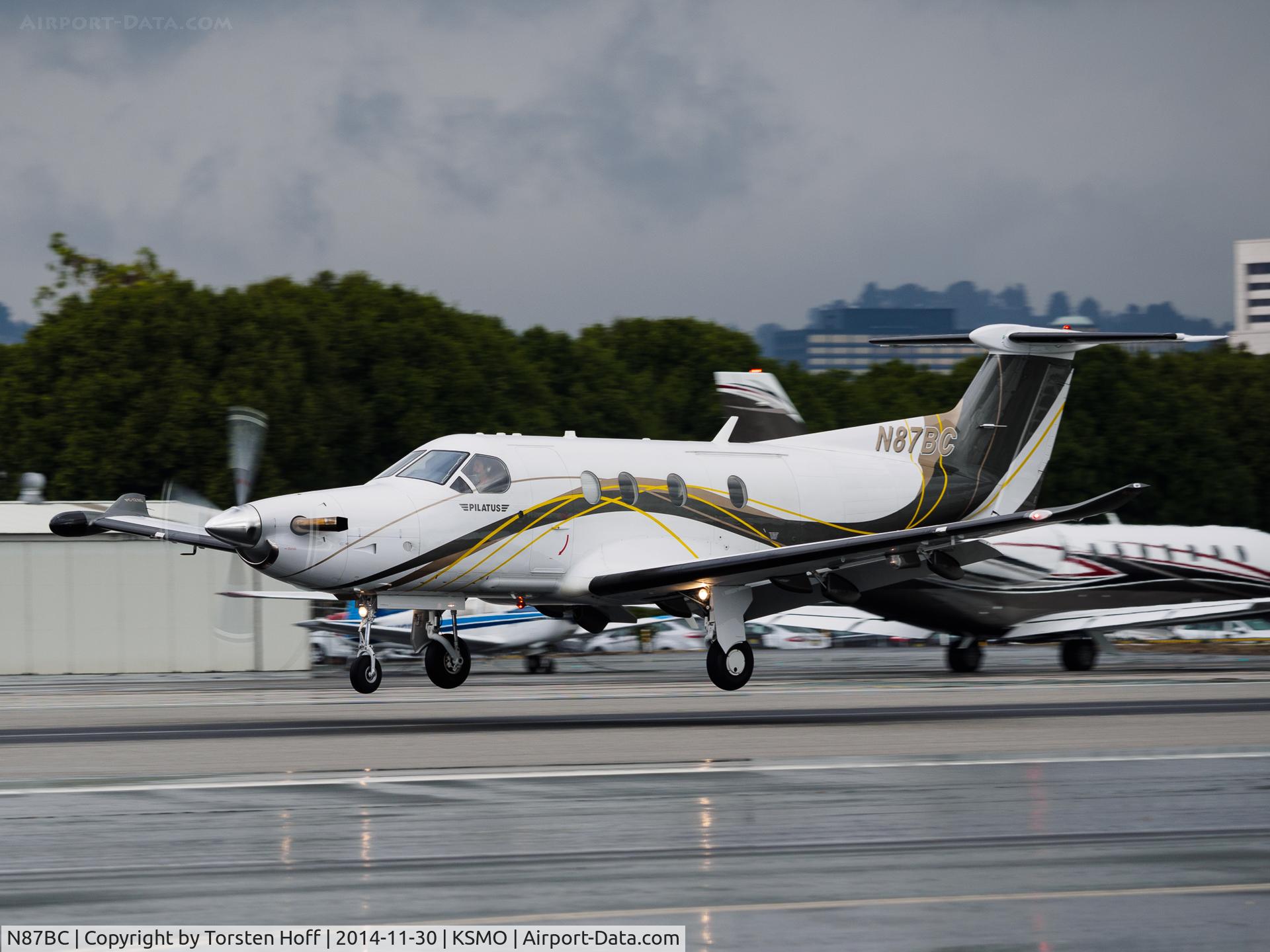 N87BC, 2009 Pilatus PC-12/47E C/N 1136, N87BC arriving on RWY 21