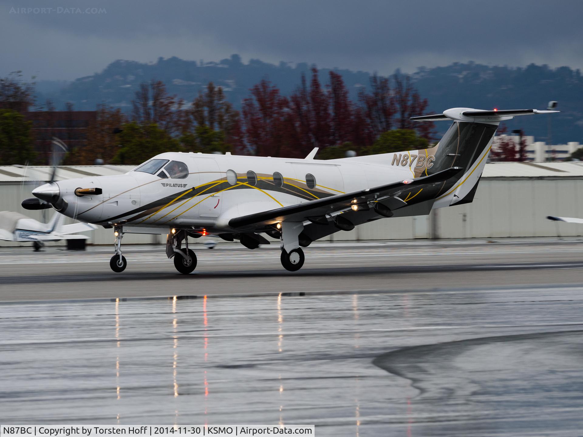 N87BC, 2009 Pilatus PC-12/47E C/N 1136, N87BC arriving on RWY 21