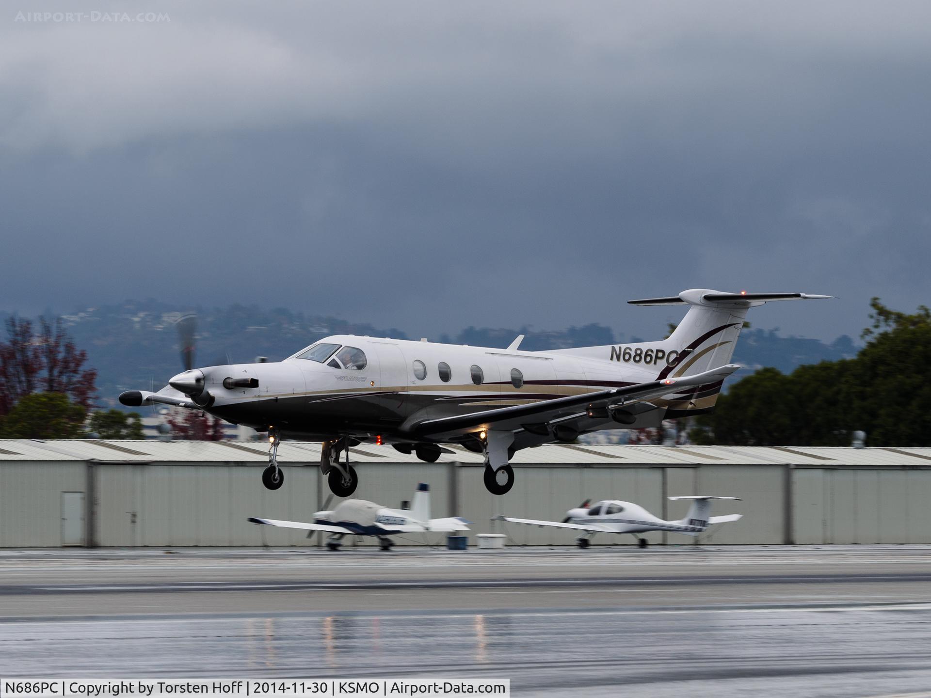 N686PC, 2005 Pilatus PC-12/47 C/N 686, N686PC arriving on RWY 21
