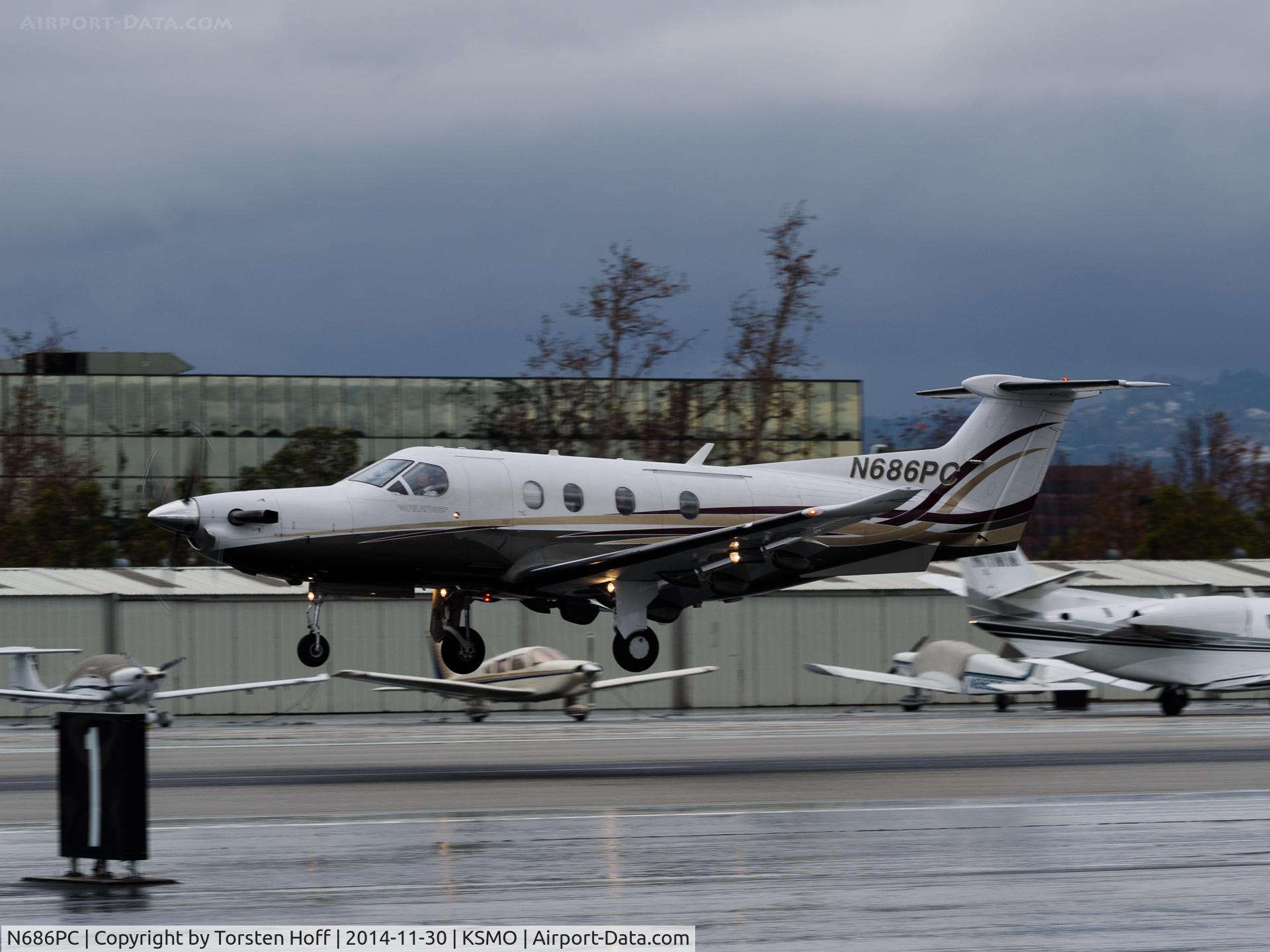 N686PC, 2005 Pilatus PC-12/47 C/N 686, N686PC arriving on RWY 21