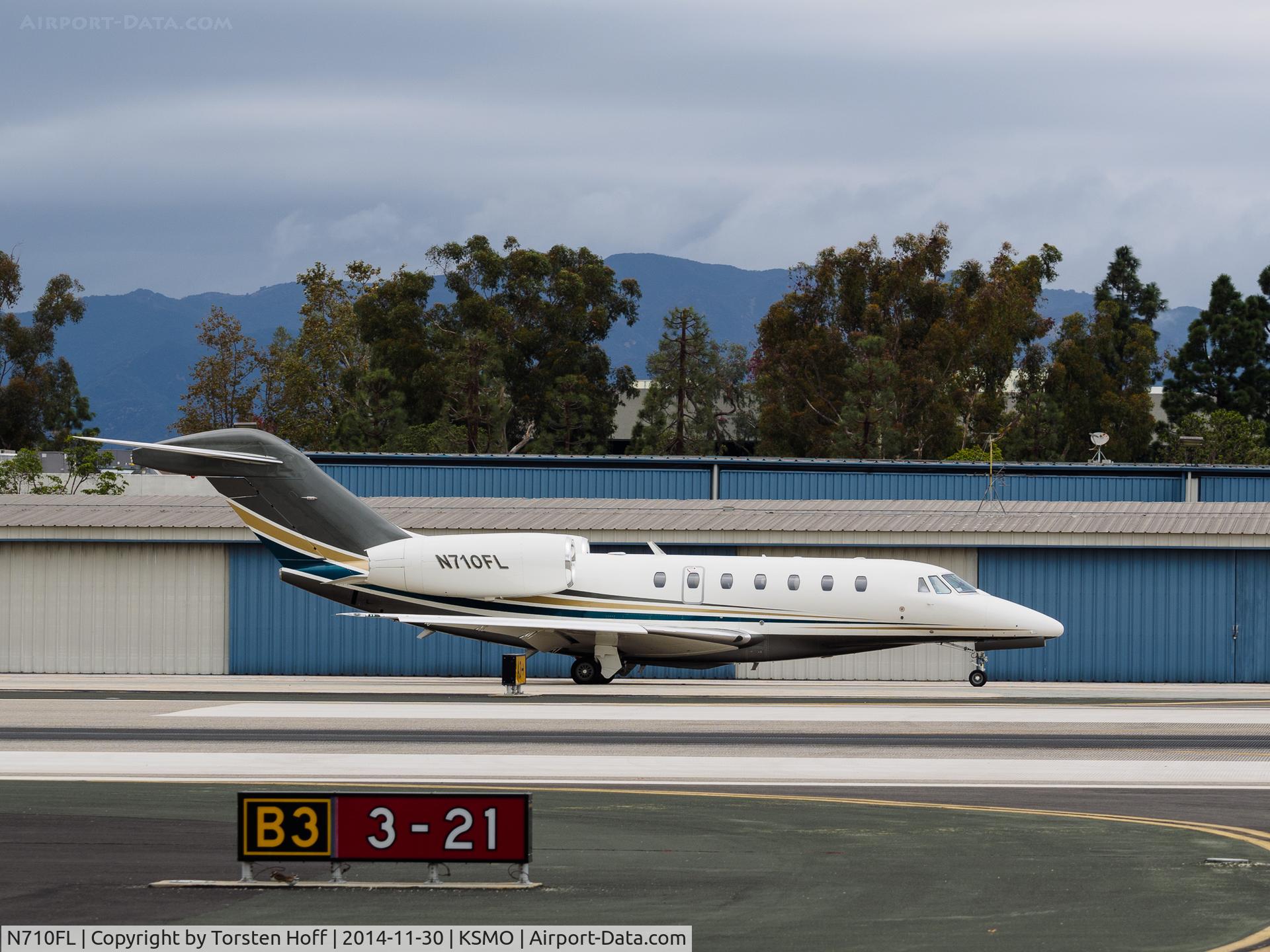 N710FL, 1998 Cessna 750 Citation X C/N 750-0038, N710FL taxiing