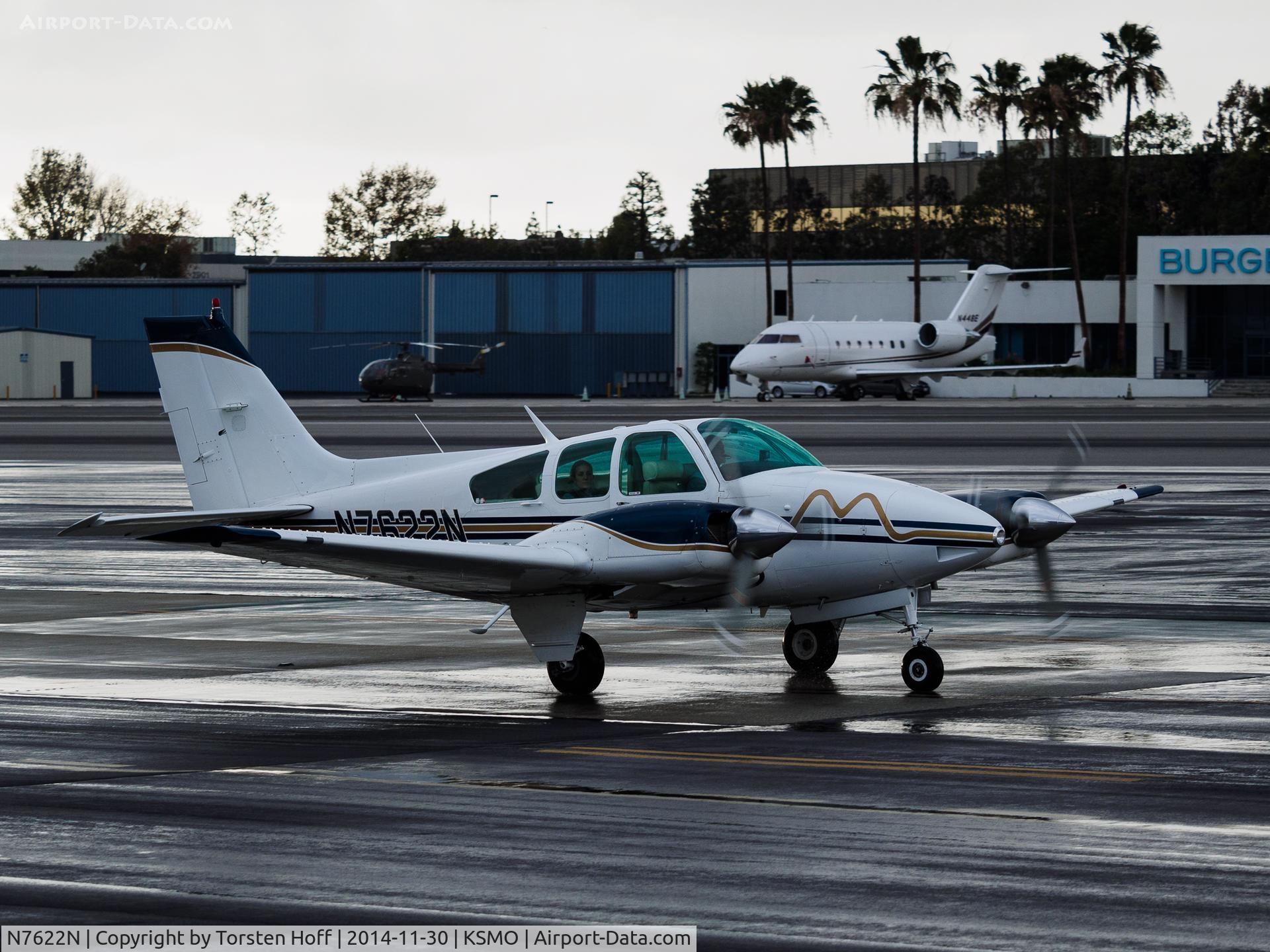 N7622N, 1968 Beech 95-B55 (T42A) Baron C/N TC-1140, N7622N taxiing