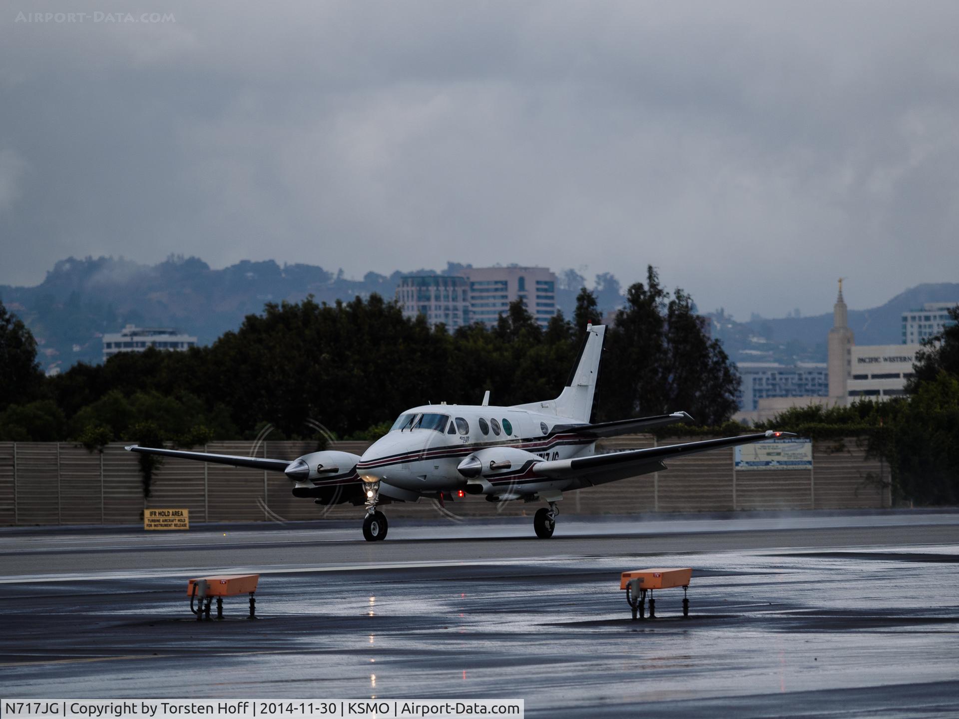 N717JG, 1975 Beech C90 King Air C/N LJ-672, N717JG departing from RWY 21