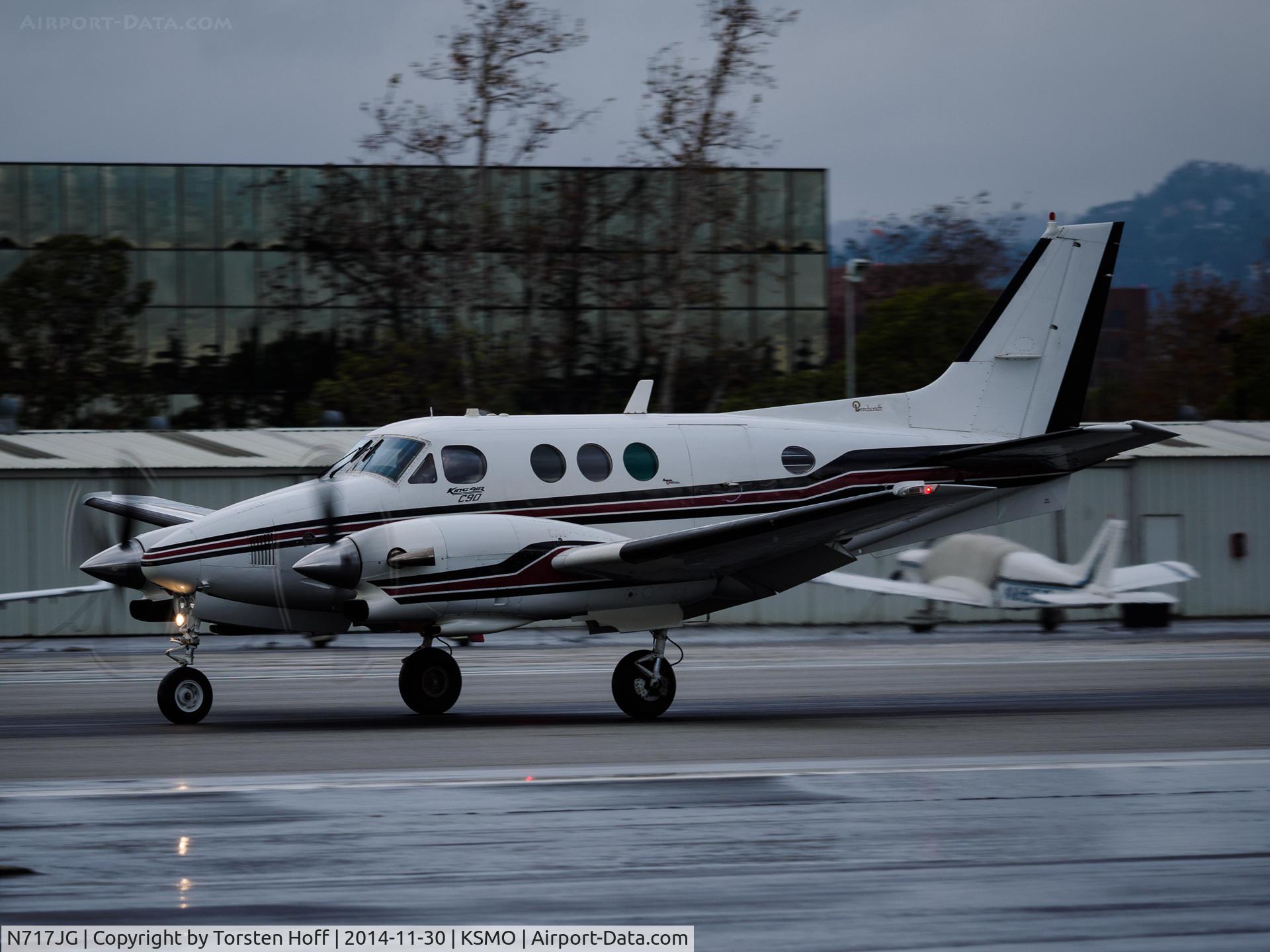 N717JG, 1975 Beech C90 King Air C/N LJ-672, N717JG departing from RWY 21