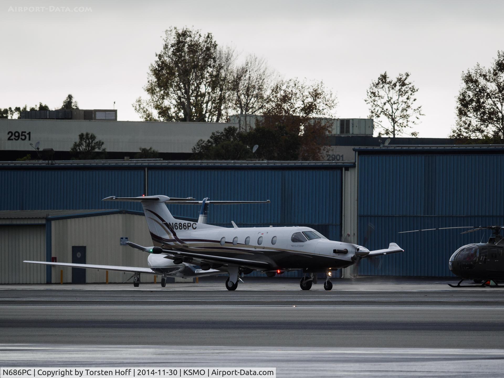 N686PC, 2005 Pilatus PC-12/47 C/N 686, N686PC taxiing