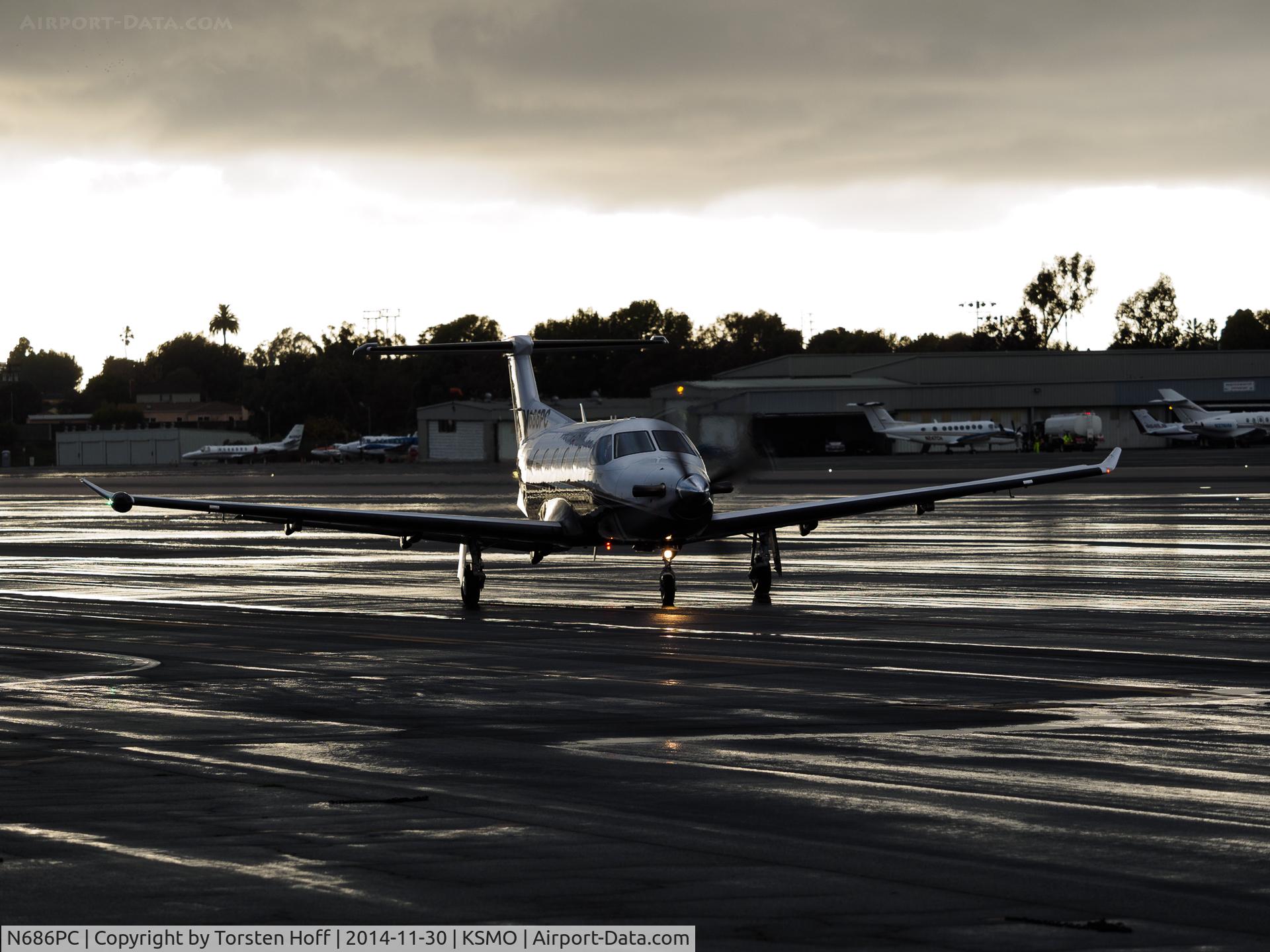 N686PC, 2005 Pilatus PC-12/47 C/N 686, N686PC taxiing