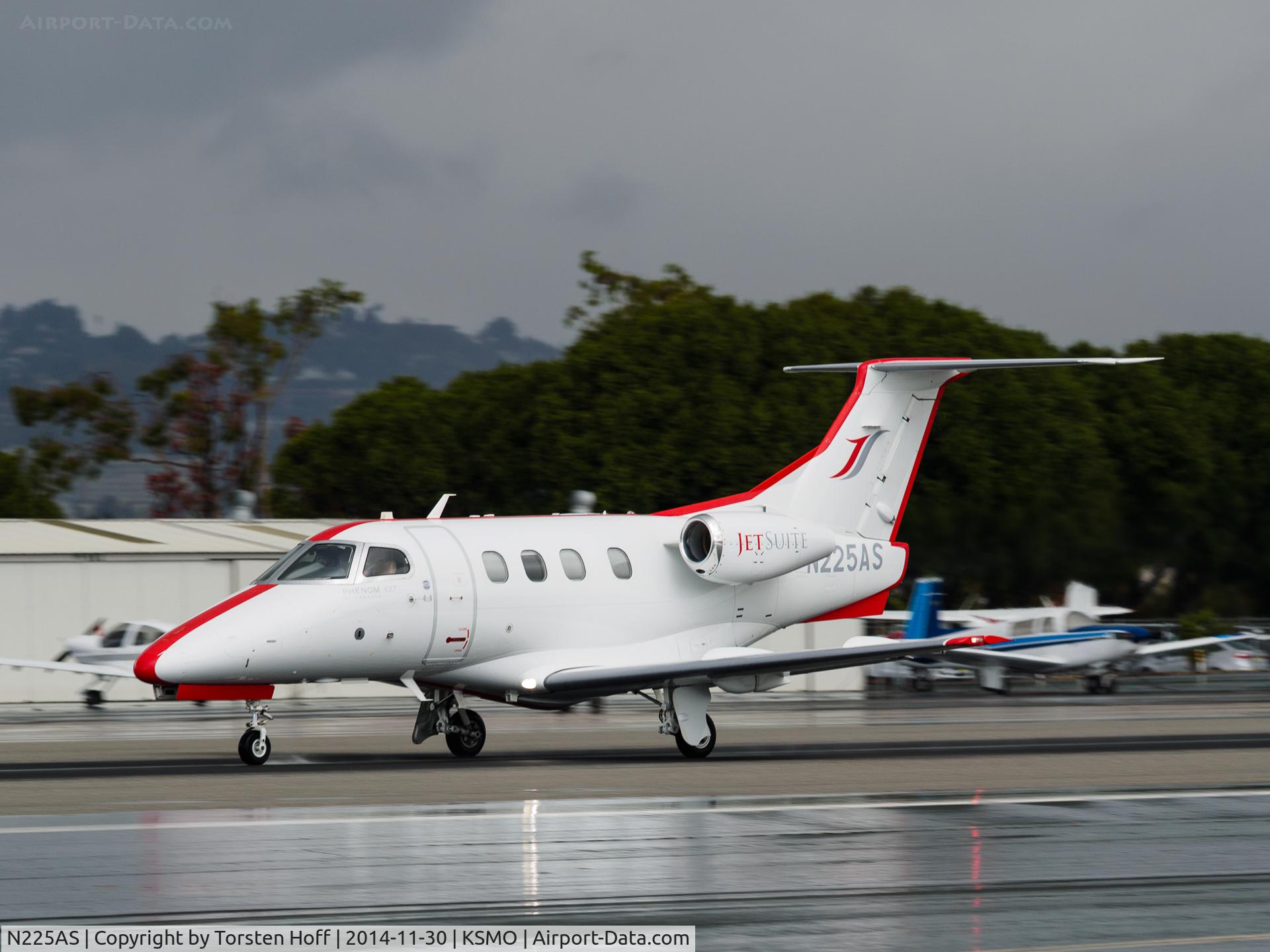 N225AS, 2011 Embraer EMB-500 Phenom 100 C/N 50000239, N225AS departing from RWY 21