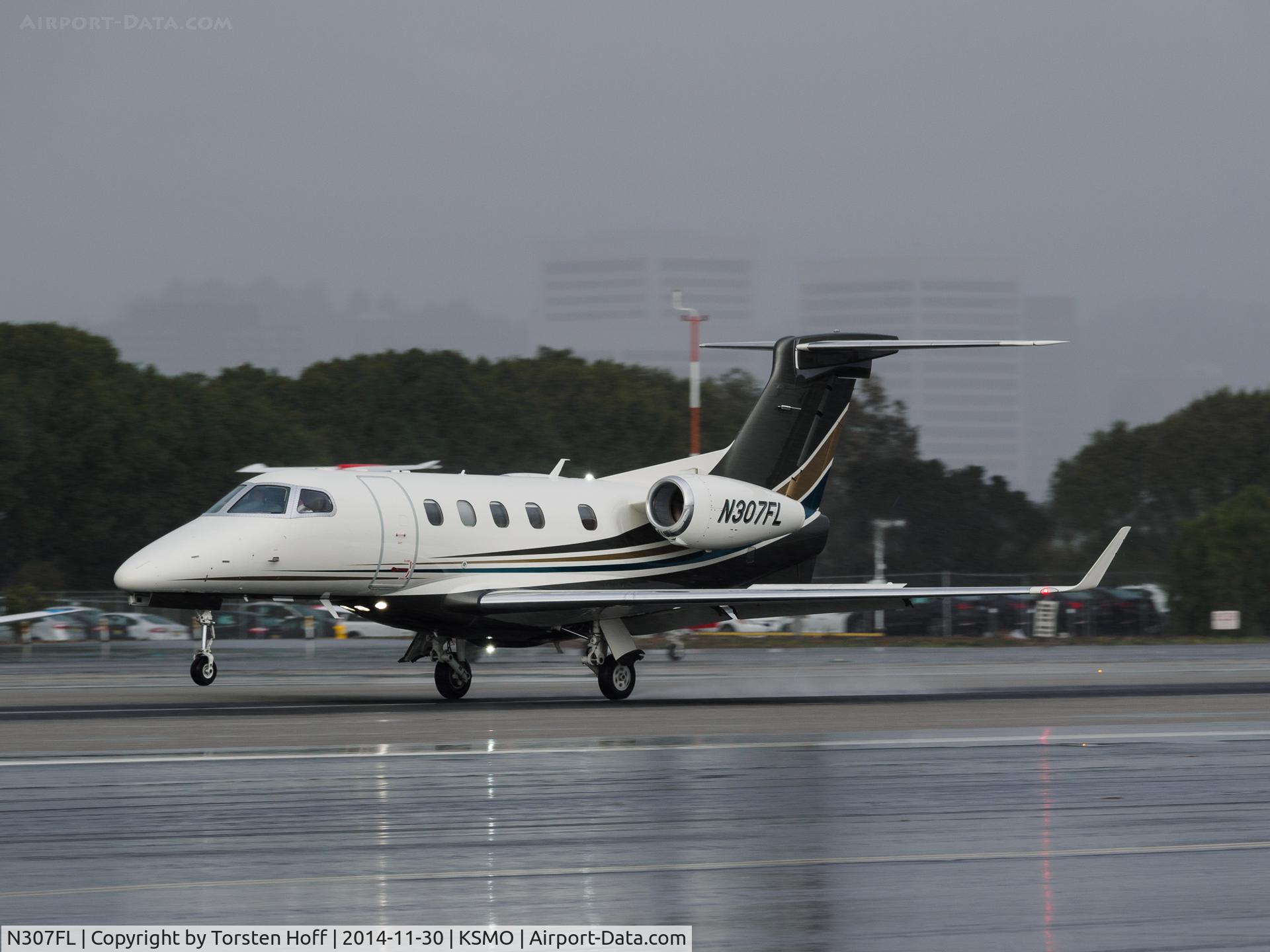 N307FL, 2011 Embraer EMB-505 Phenom 300 C/N 50500032, N307FL arriving on RWY 21