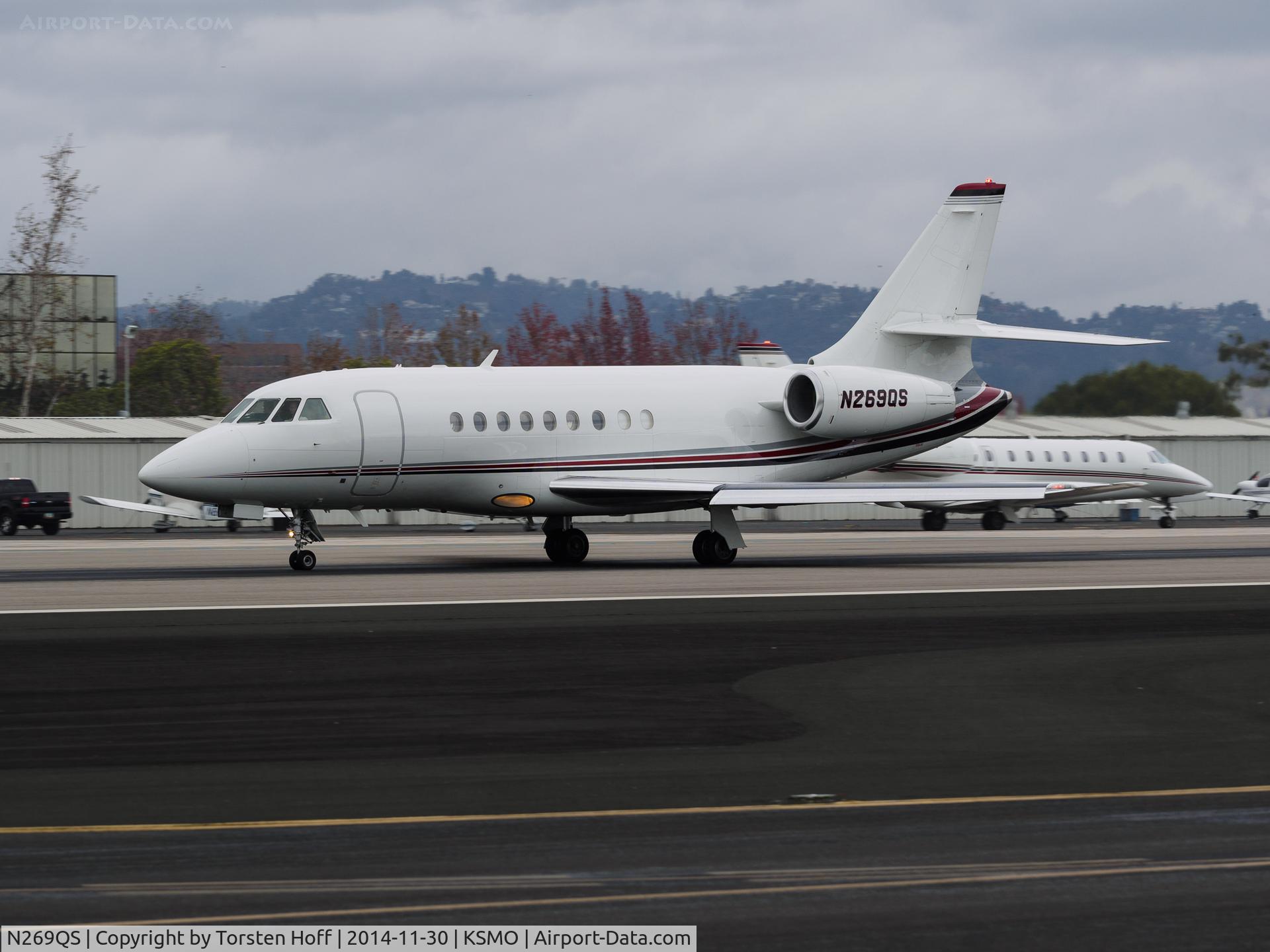 N269QS, 2002 Dassault Falcon 2000 C/N 169, N269QS departing from RWY 21