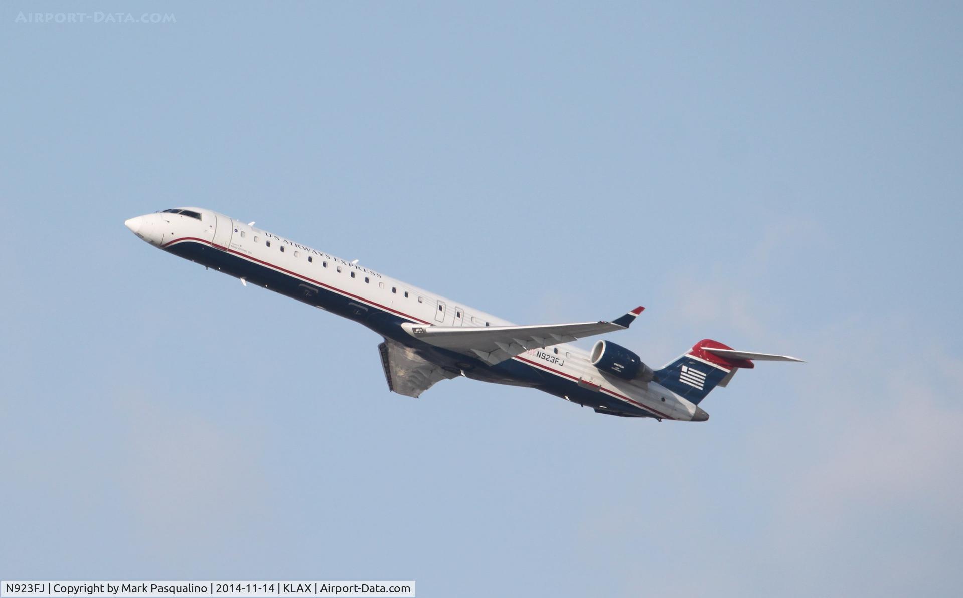 N923FJ, 2004 Bombardier CRJ-900ER (CL-600-2D24) C/N 15023, CL600-2D24