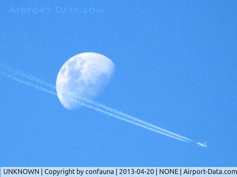 UNKNOWN, Contrails Various C/N Unknown, Near miss over Santa Cruz, Bolivia.