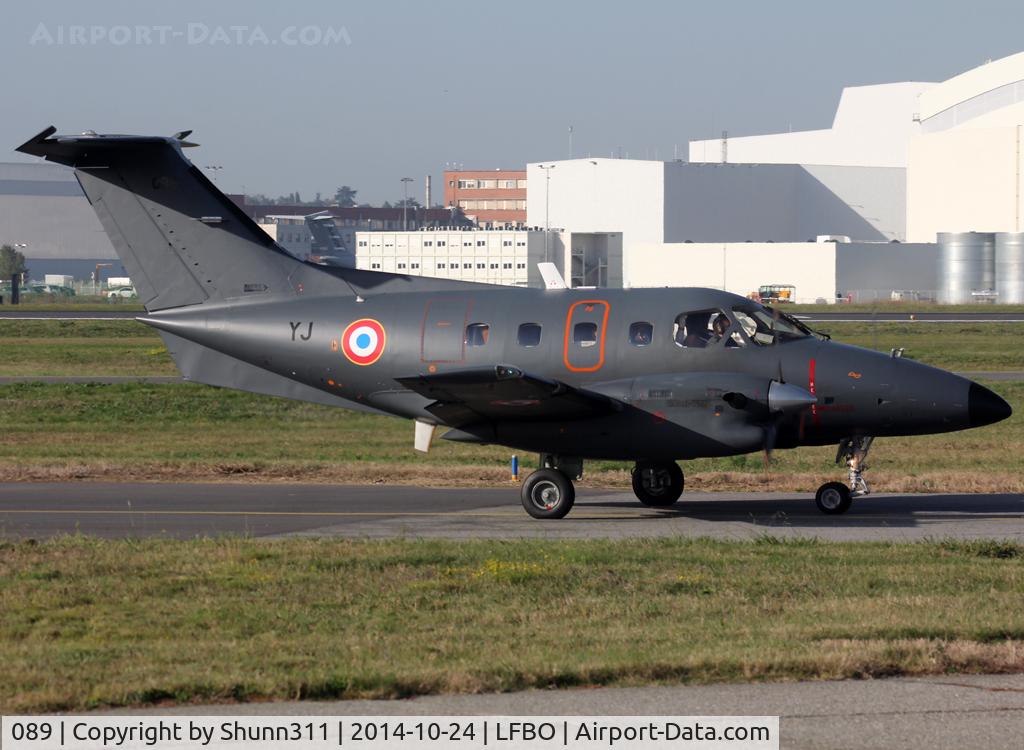 089, Embraer EMB-121AA Xingu C/N 121089, Taxiing to the General Aviation area...
