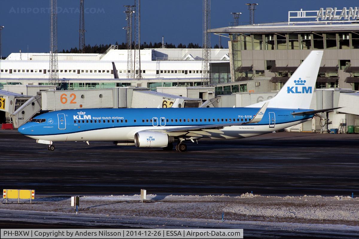 PH-BXW, 2007 Boeing 737-8K2 C/N 30360, Taxiing to runway 19R.