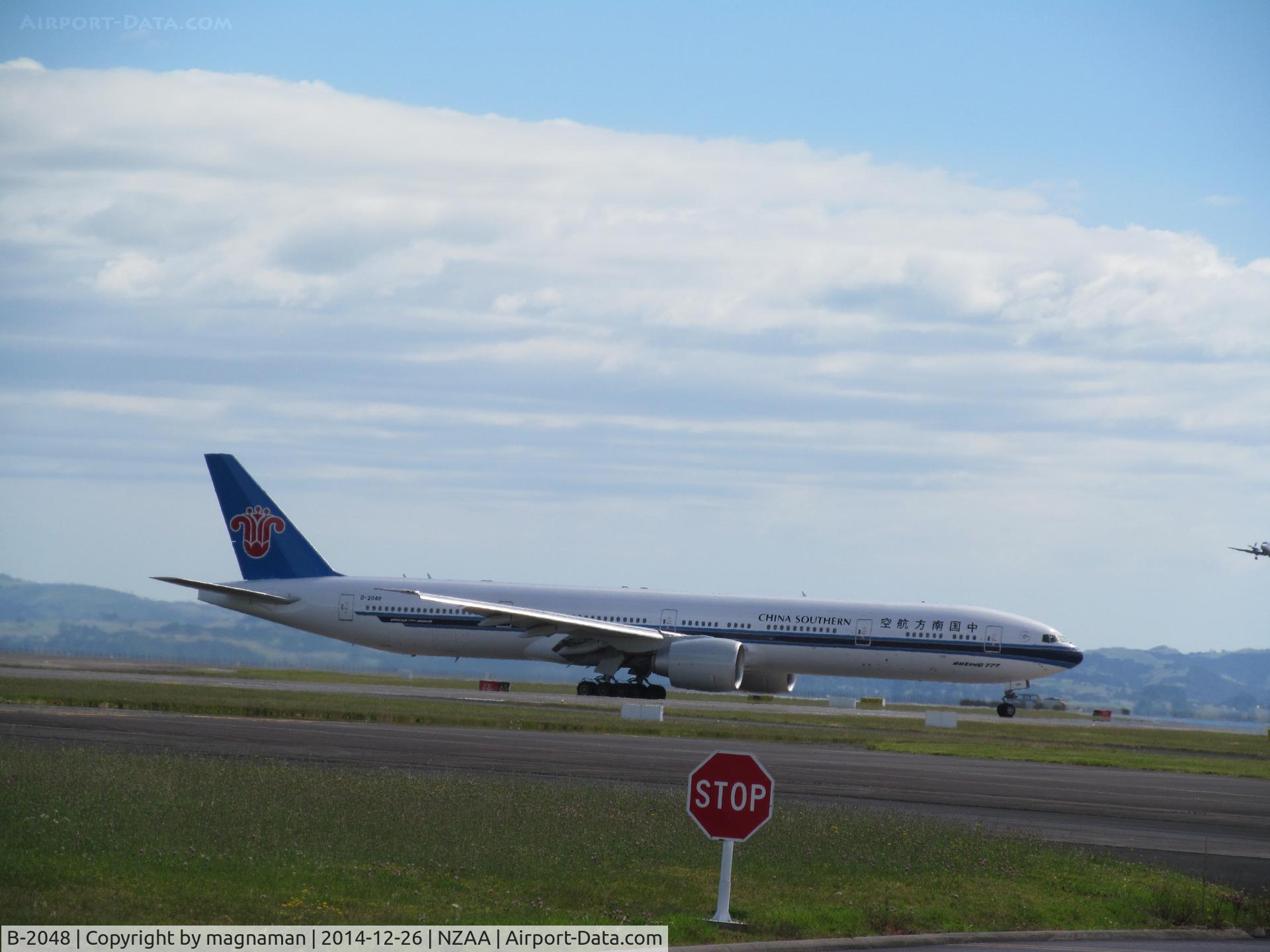 B-2048, 1914 Boeing 777-31B/ER C/N 43220, Turning off runway  just landed