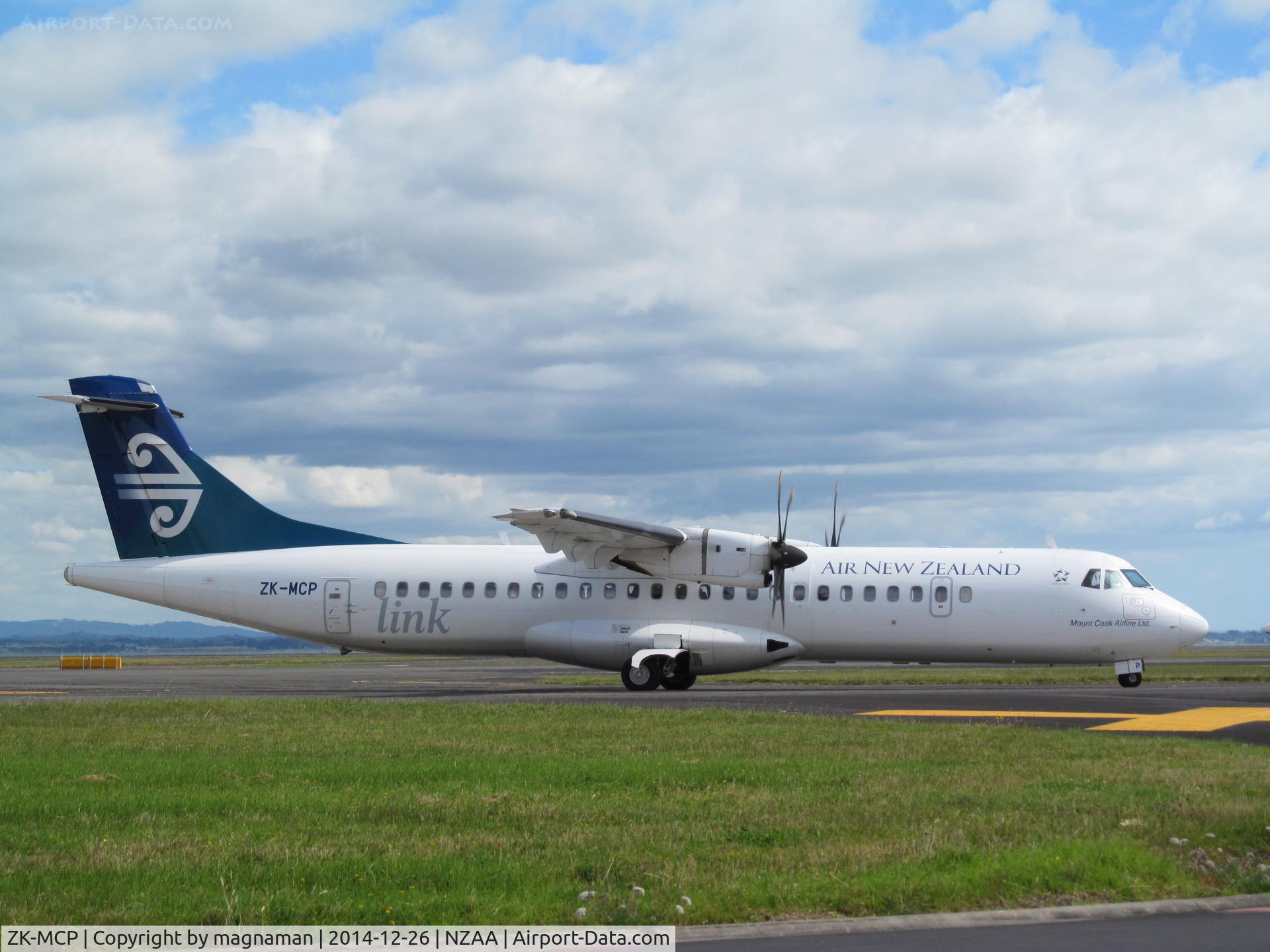 ZK-MCP, 2000 ATR 72-212A C/N 630, taxying to stand