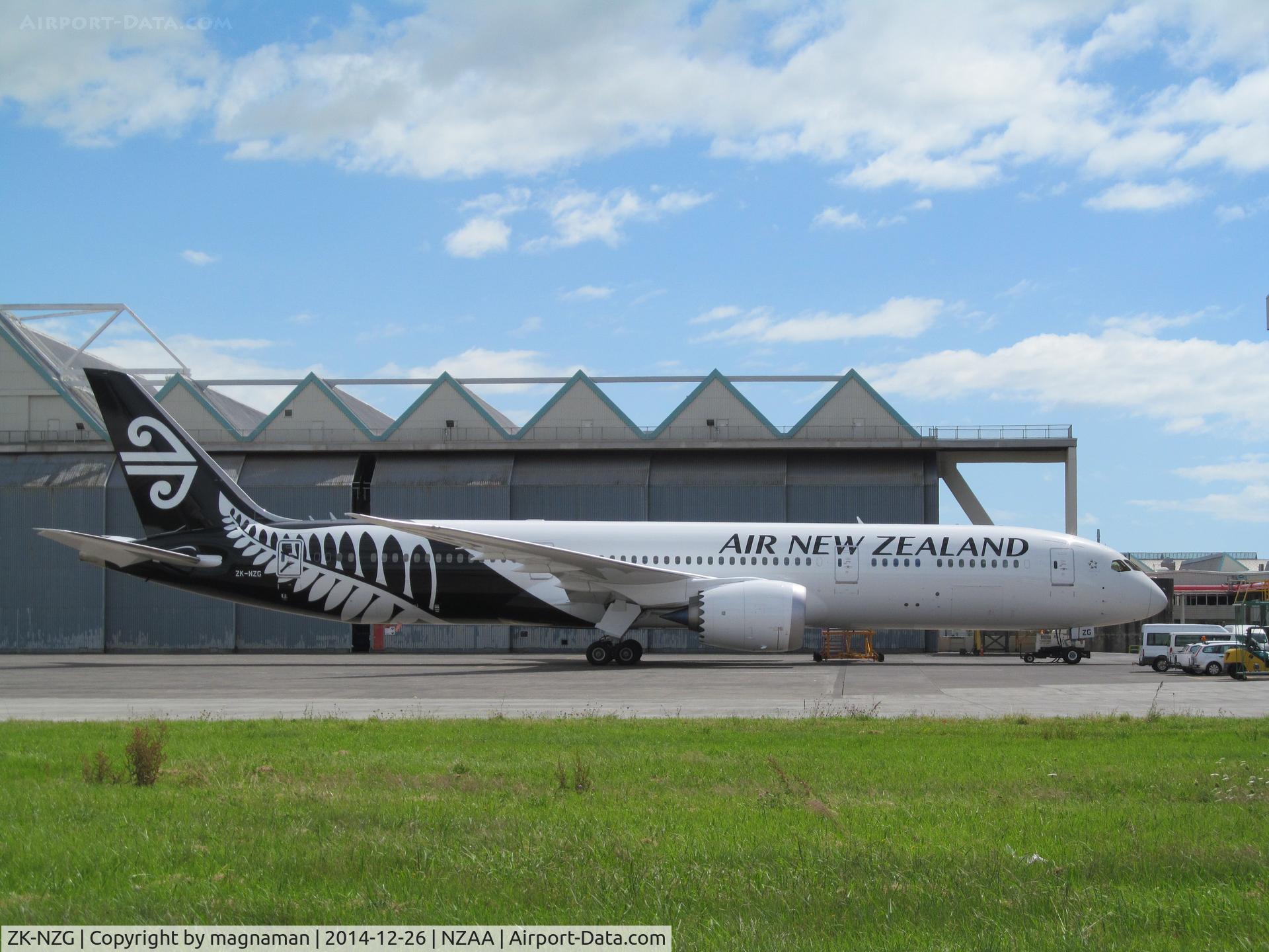 ZK-NZG, 2014 Boeing 787-9 Dreamliner Dreamliner C/N 37963, on air nz apron