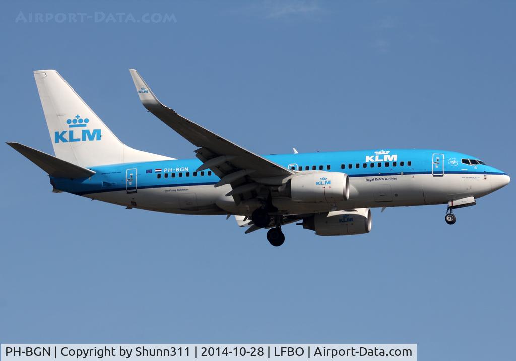 PH-BGN, 2011 Boeing 737-7K2 C/N 38125, Landing rwy 14R