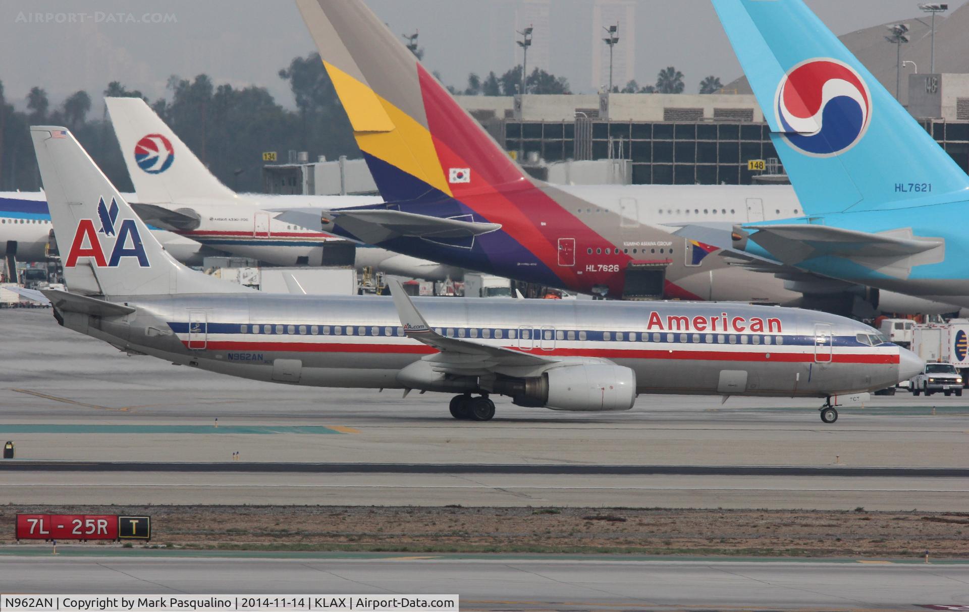 N962AN, 2001 Boeing 737-823 C/N 30858, Boeing 737-800